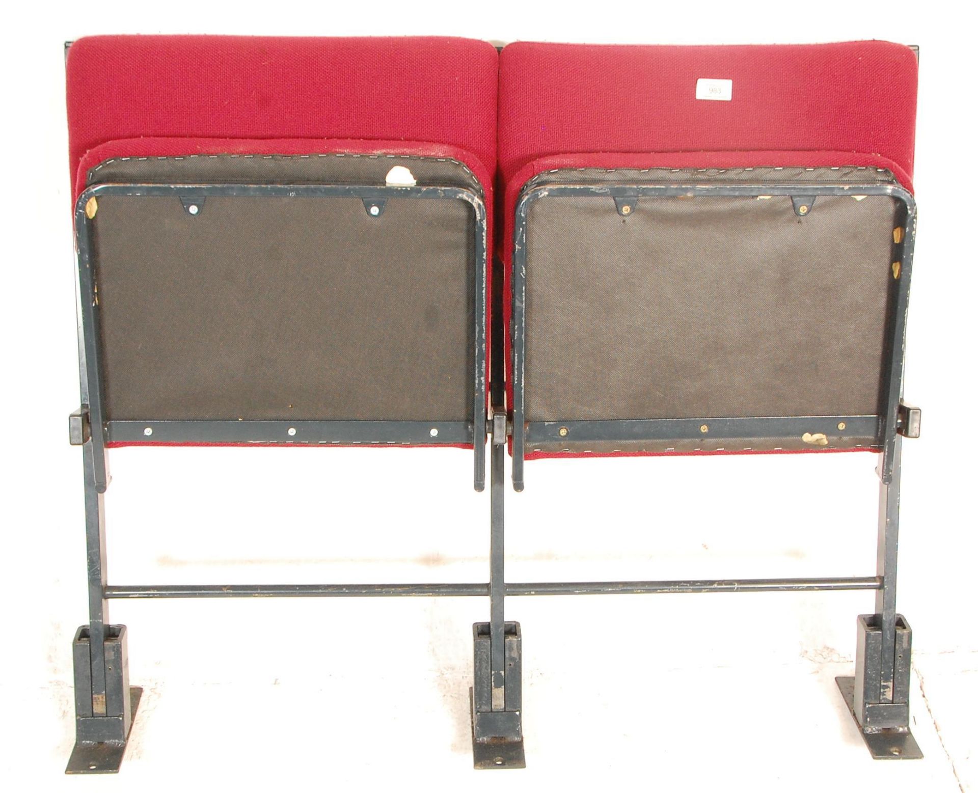 A set of two vintage retro 20th Century folding cinema / theatre chairs having red upholstered block - Bild 6 aus 7