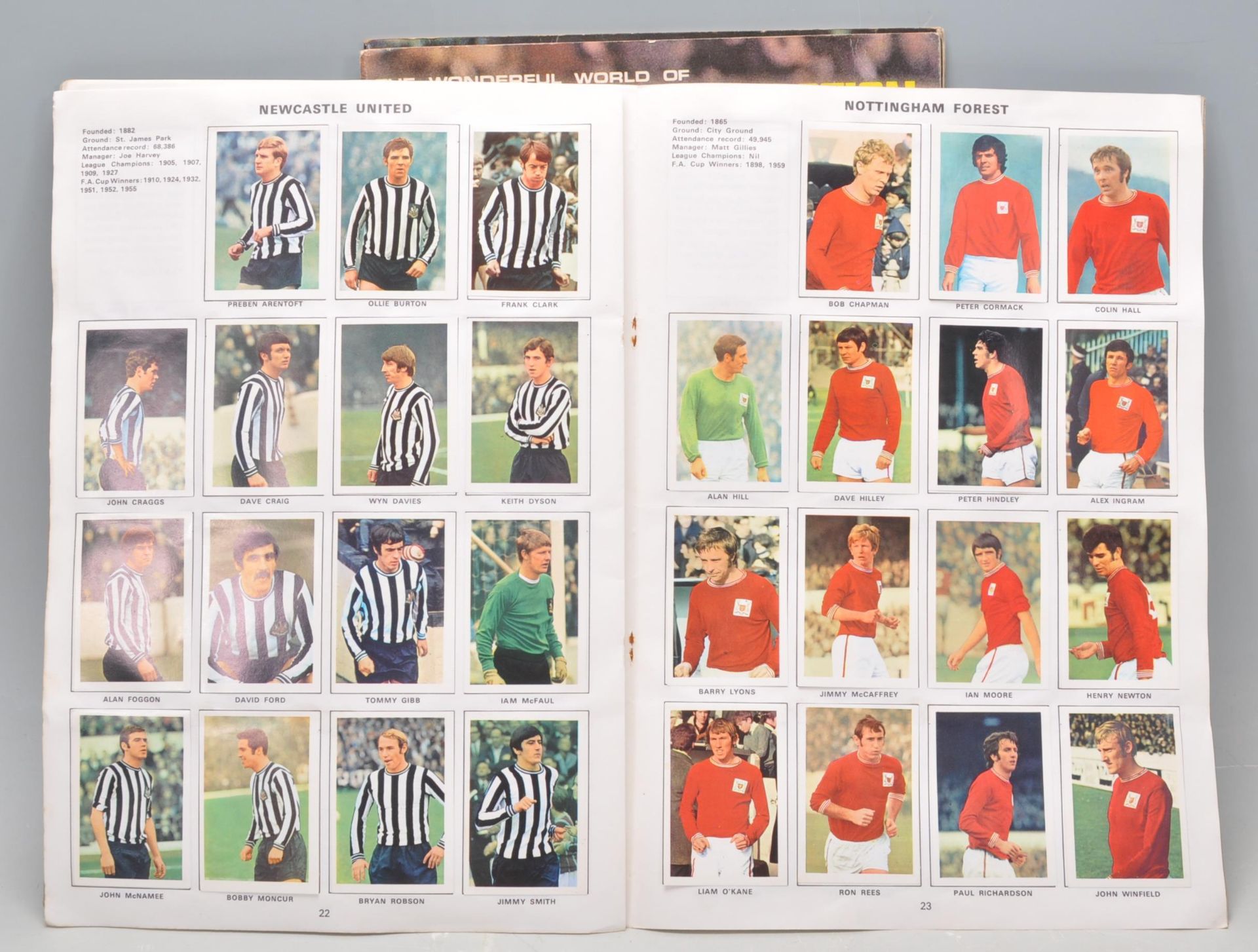 A group of three vintage football Soccer Stars sticker albums to include Gala Collection 1970/71, - Bild 41 aus 49