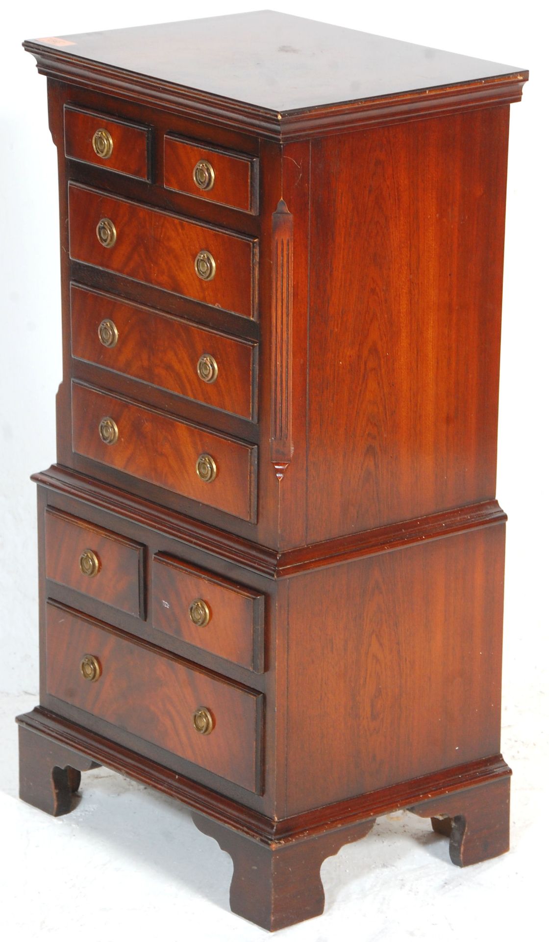 A Georgian revival small mahogany tallboy chest of drawers raised on bracket feet with a series of - Bild 5 aus 12