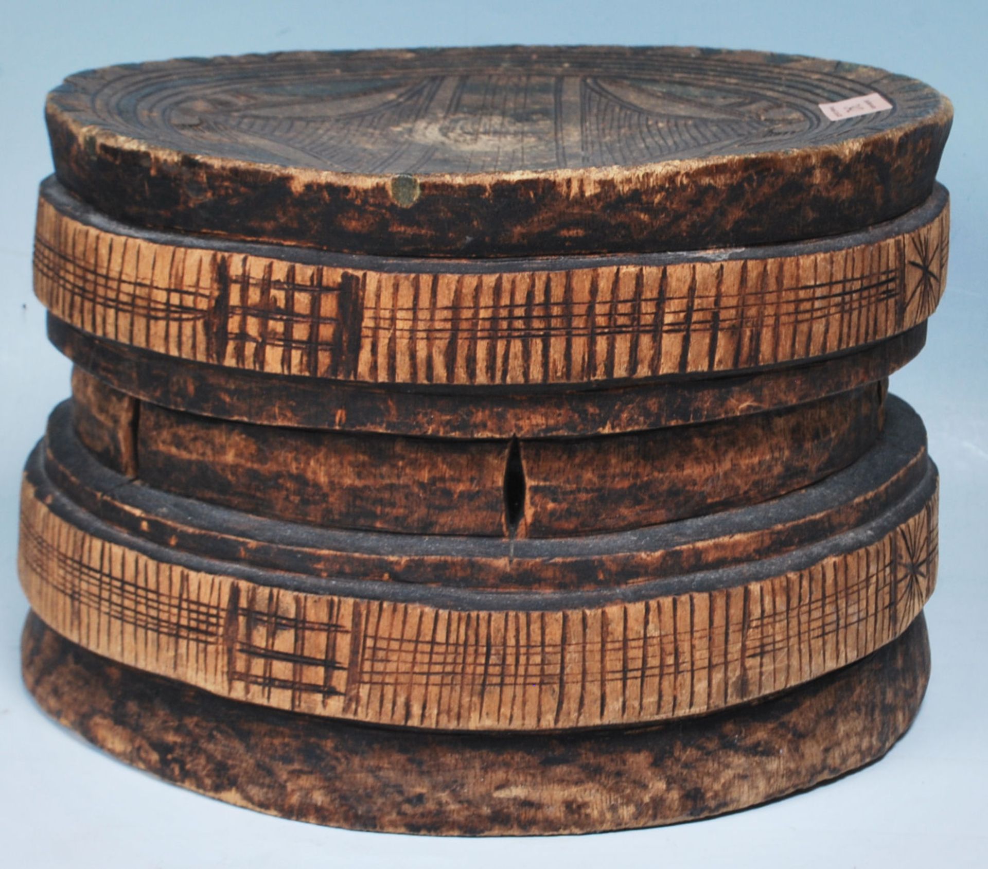 An African tribal Lega low circular stool from the Democratic Republic of the Congo having an - Bild 3 aus 6