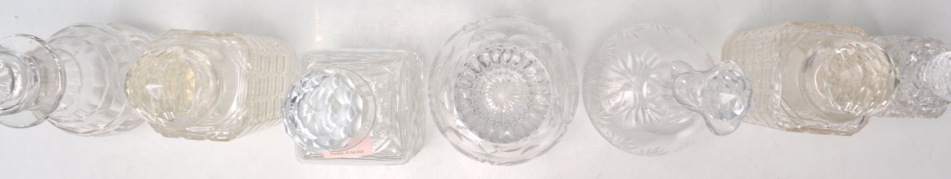 A group of seven vintage and antique cut glass decanters to include a pair of whiskey decanters with - Bild 5 aus 11