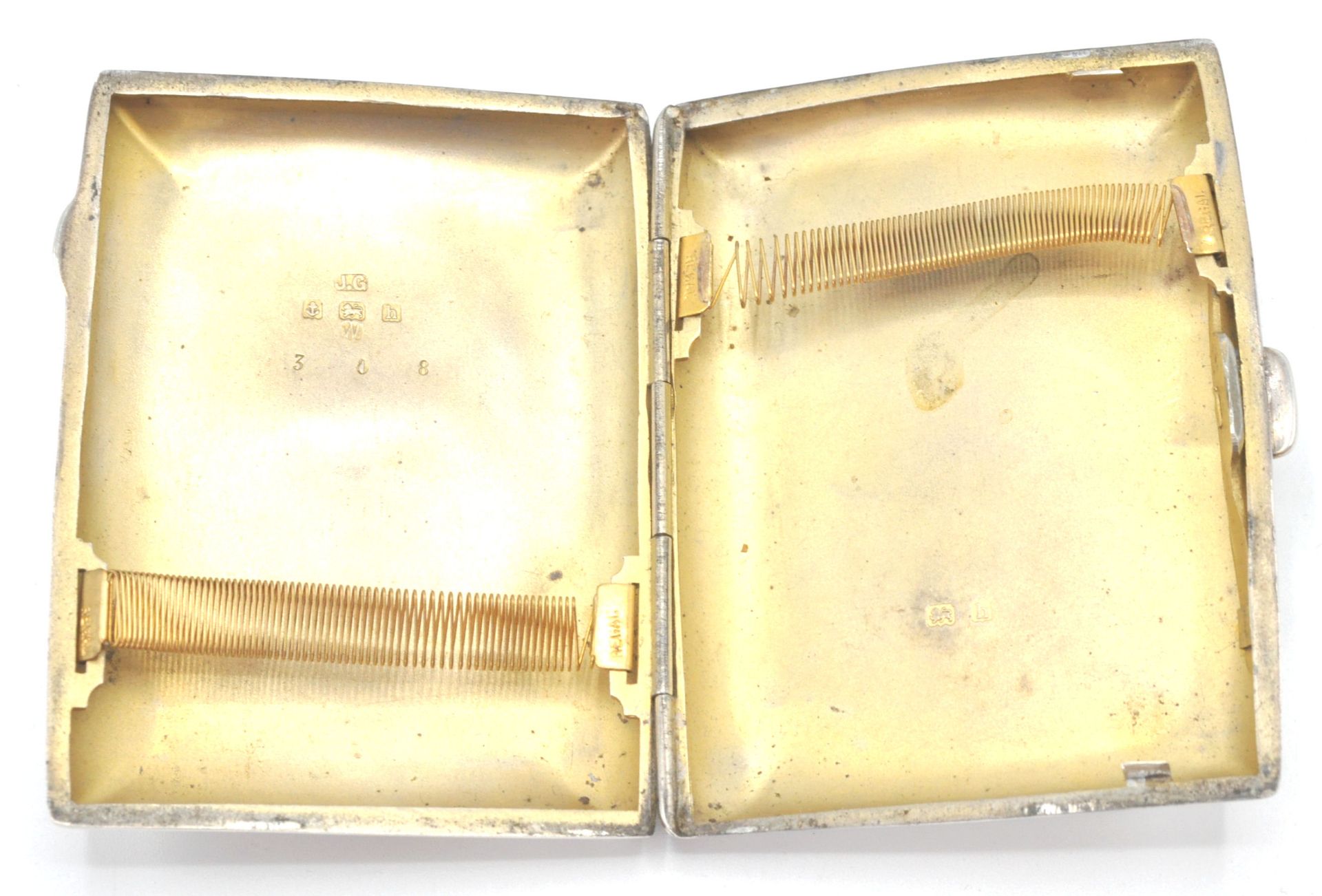 An early 20th Century Edwardian silver hallmarked cigarette case of rectangular bowed form having - Bild 3 aus 6