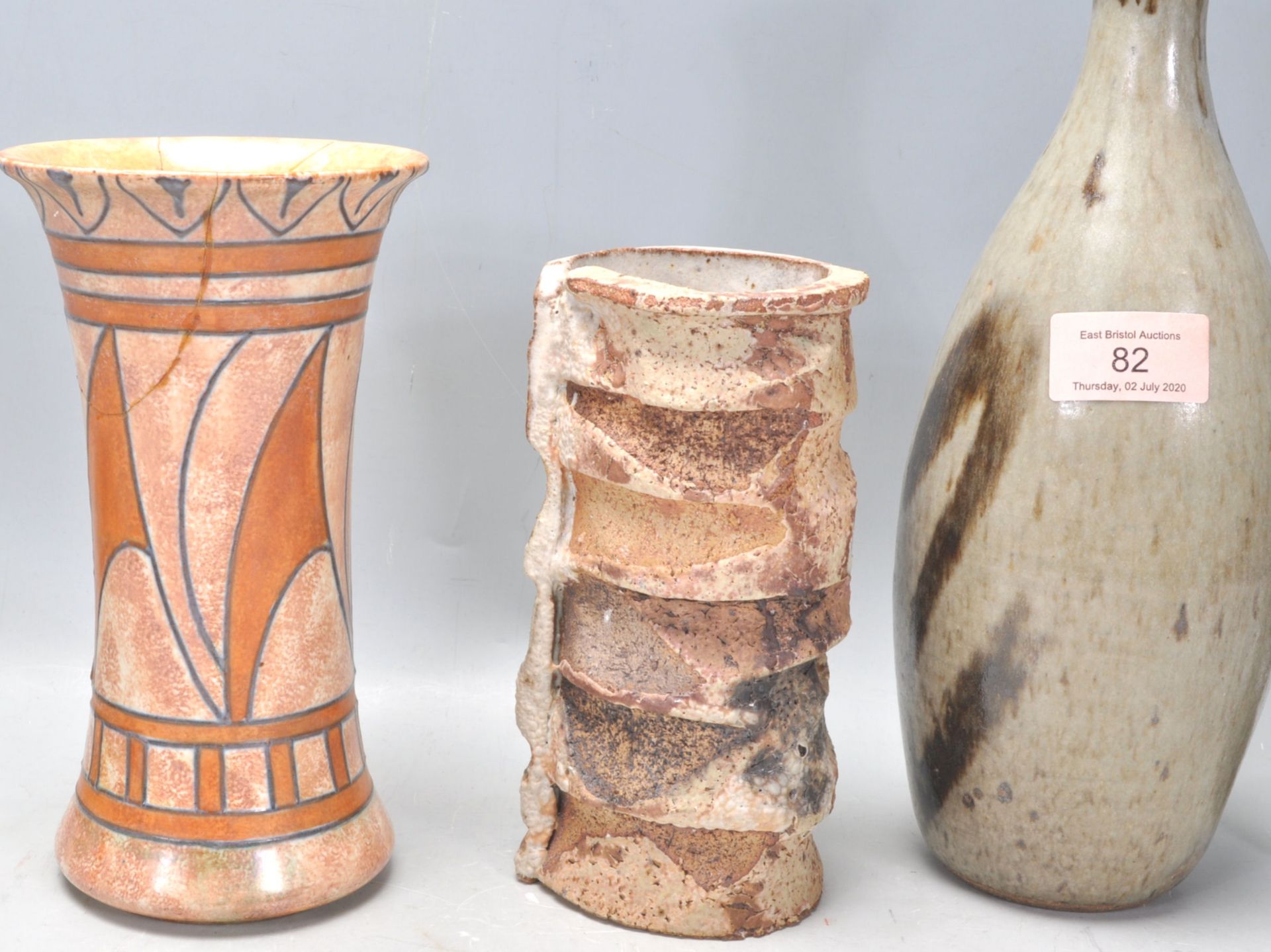 A mixed collection of Studio Art Pottery pieces to include a glazed bottle vase, chimney pot type - Bild 6 aus 11