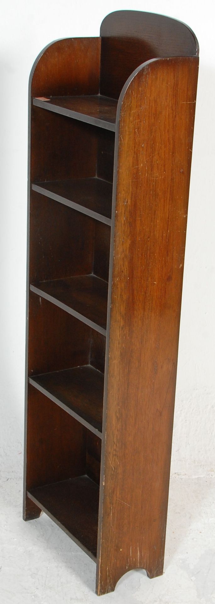 An early 20th Century Arts & Crafts tall oak upright bookcase open window cabinet having five fitted - Bild 3 aus 4