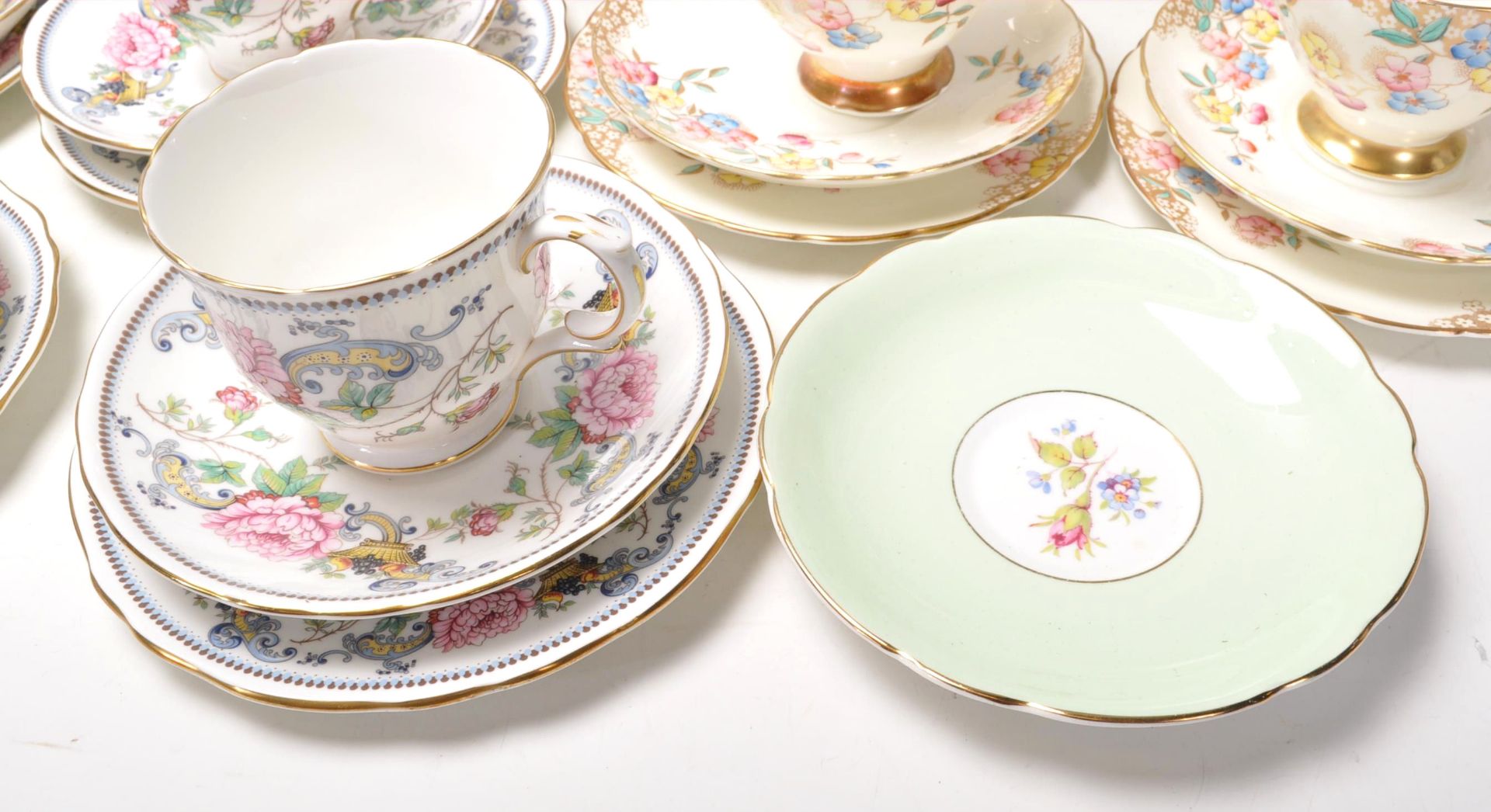 A collection of mixed vintage bone china tea service items, brands include Foley, Royal Doulton, - Bild 9 aus 17