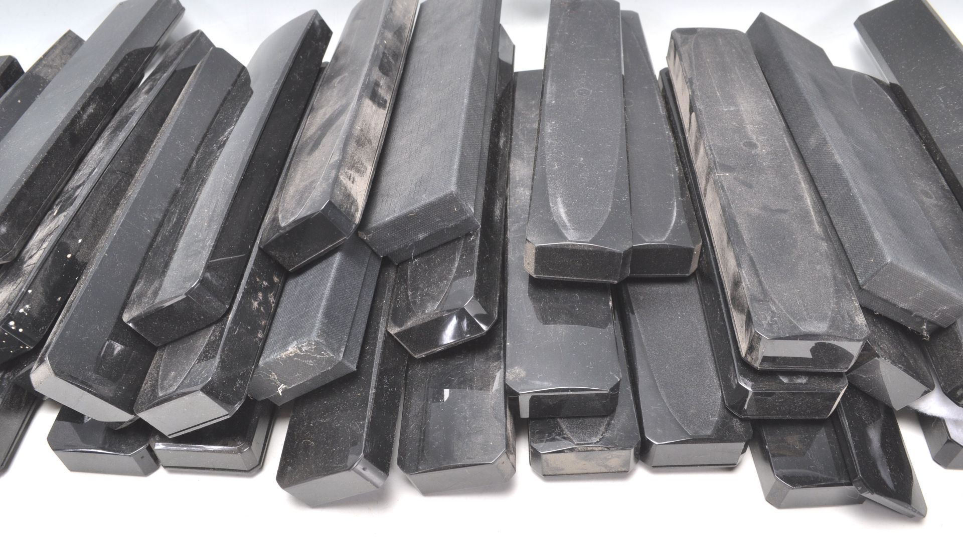 A collection of 35 black plastic necklace cases of rectangular form all containing cushioning - Bild 4 aus 7