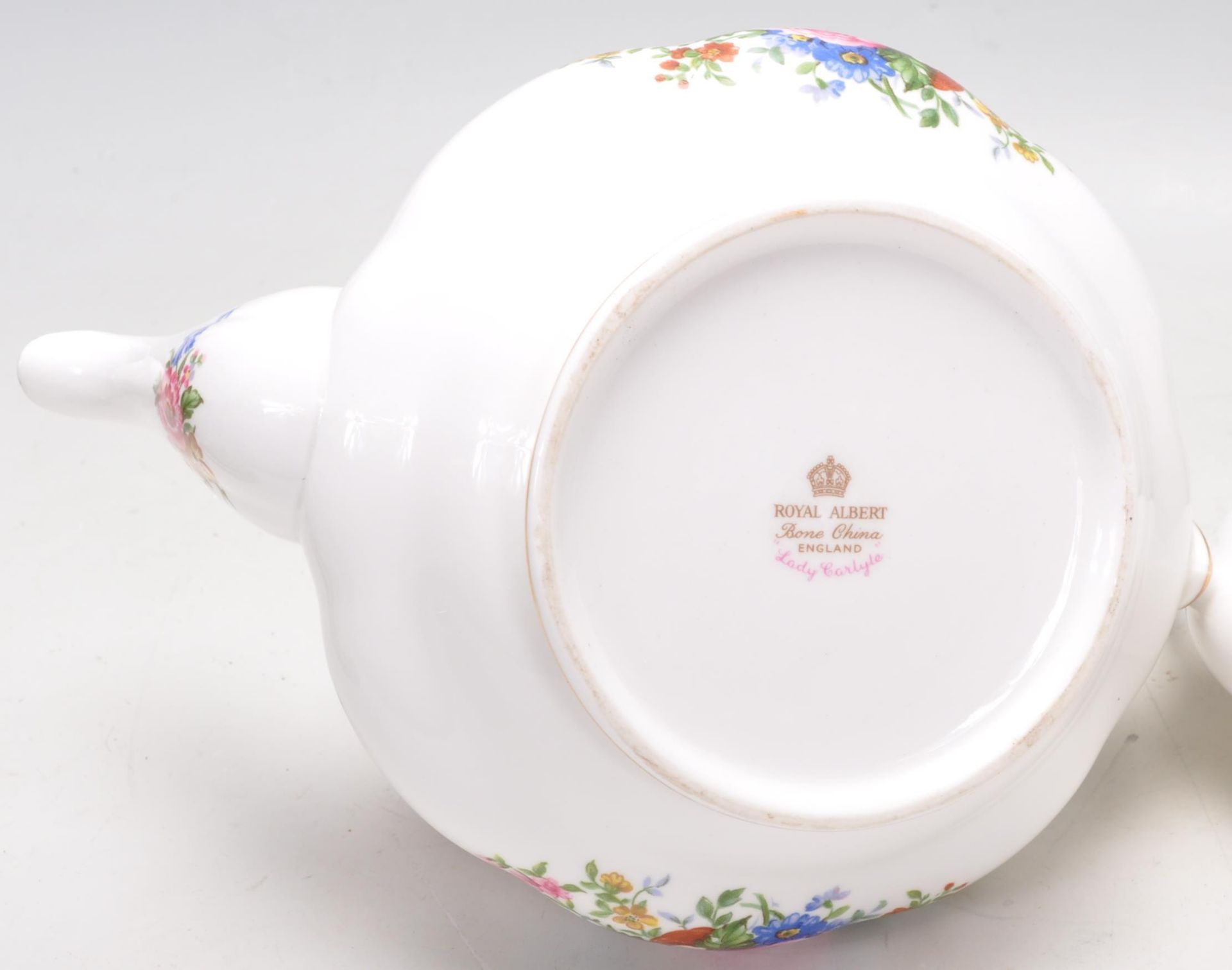 A collection of vintage English bone china items to include a Royal Albert Serena pattern coffee - Bild 12 aus 14