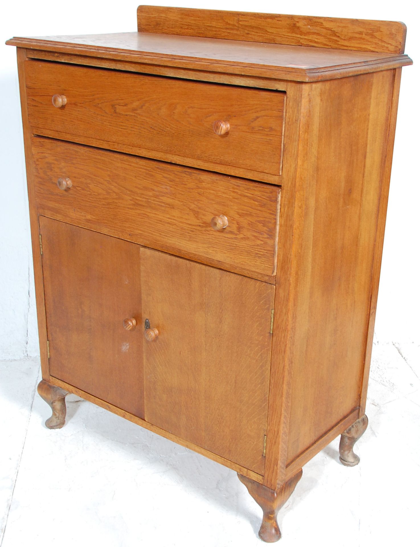 A early 20th Century oak tallboy chest of drawers - linen cupboard. The tallboy having two drawers - Bild 7 aus 7