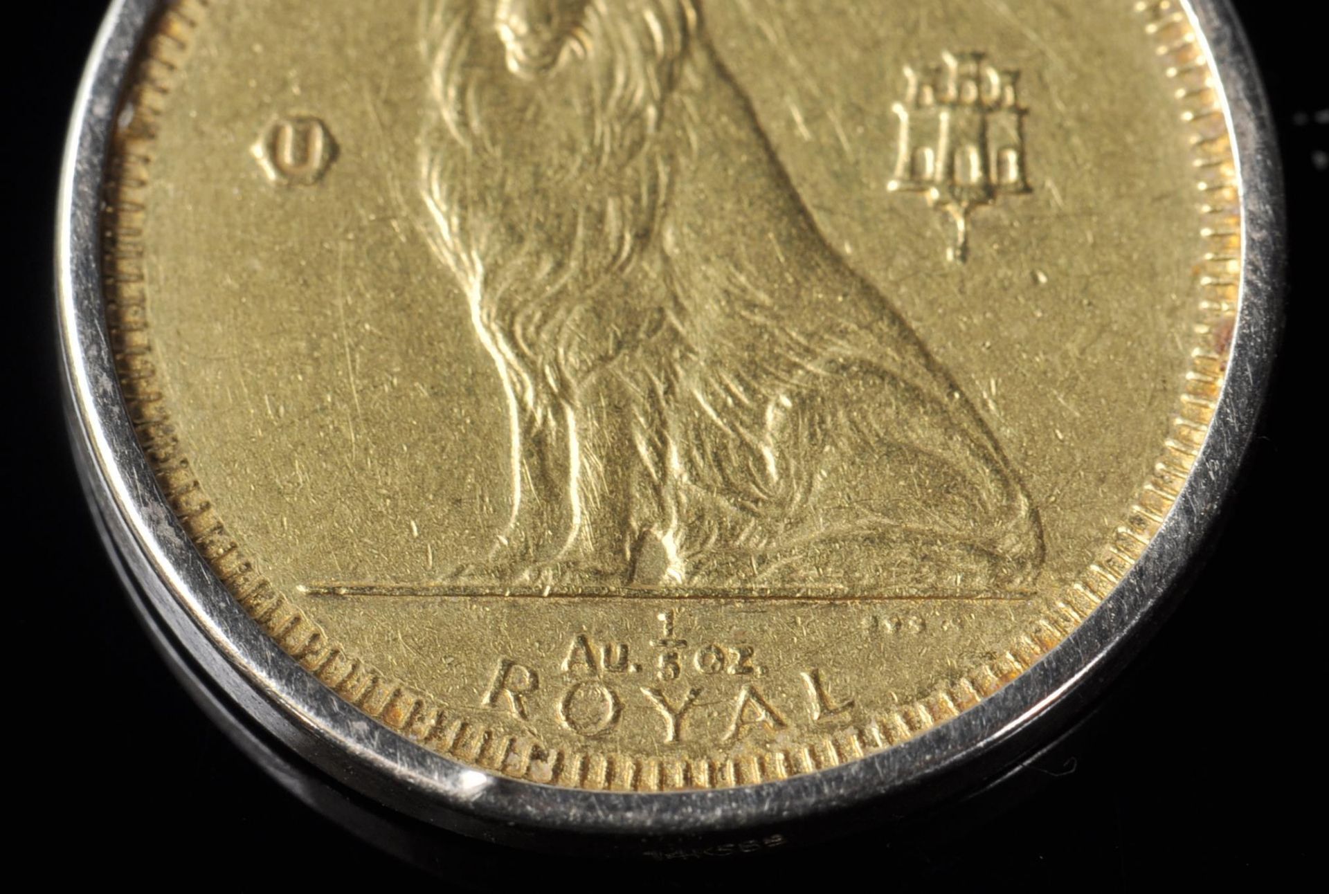 A 1995 Gibralter Collie dog 999 fine gold coin set within a 14ct gold coin mount. Coin marked 999 - Bild 2 aus 5