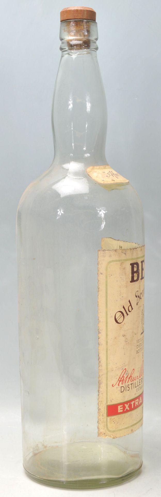 A large vintage advertising Bell's Old Scotch Whisky bottle. - Bild 2 aus 6