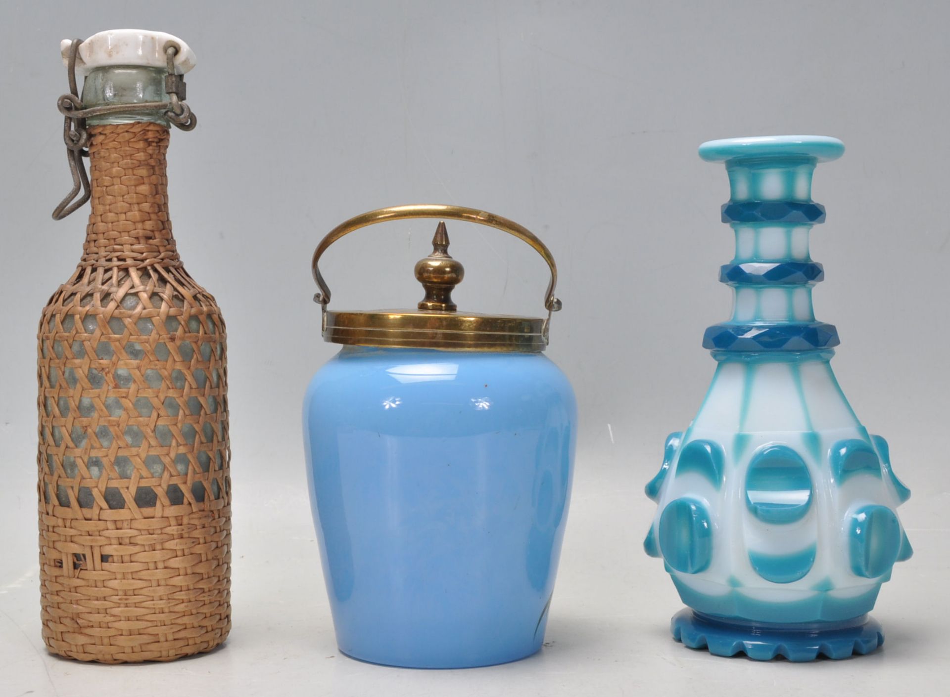 A collection of glassware to include a vintage Bohemian flash cut blue and white bottle vase, a - Bild 3 aus 7