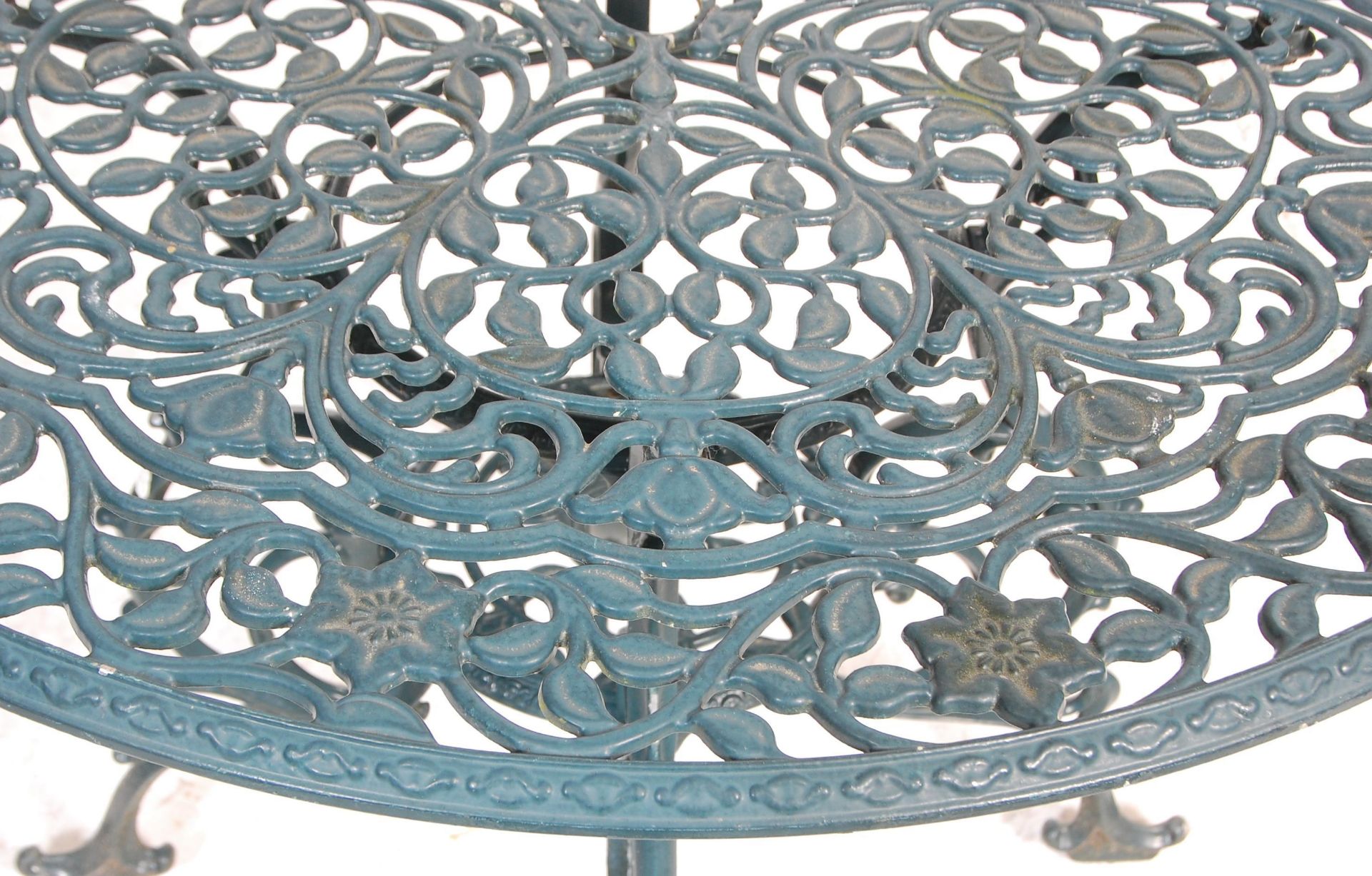 A good reproduction 19th century Coalbrookdale style revival cast metal garden table complete with - Image 10 of 10