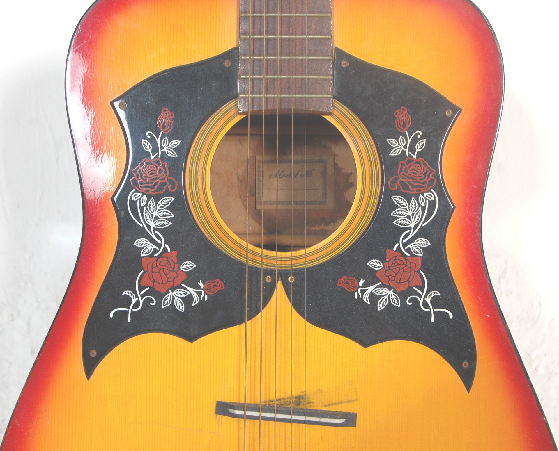 A vintage Korean made six string acoustic guitar having a sunburst finish body with dual scratch - Bild 3 aus 7