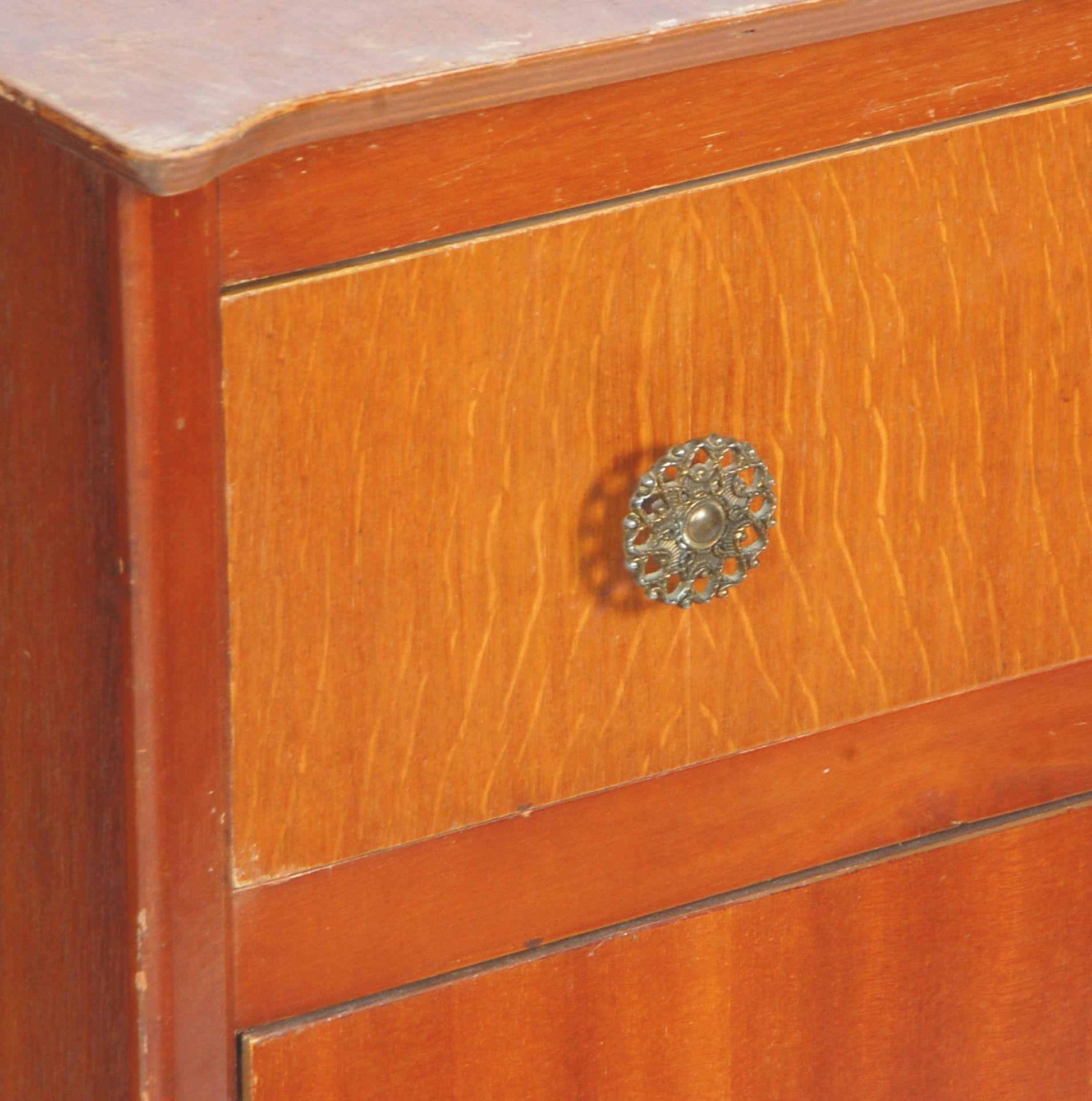 A matching pair of retro mid 20th Century teak chest of drawers raised on teak tapering supports. - Bild 7 aus 7