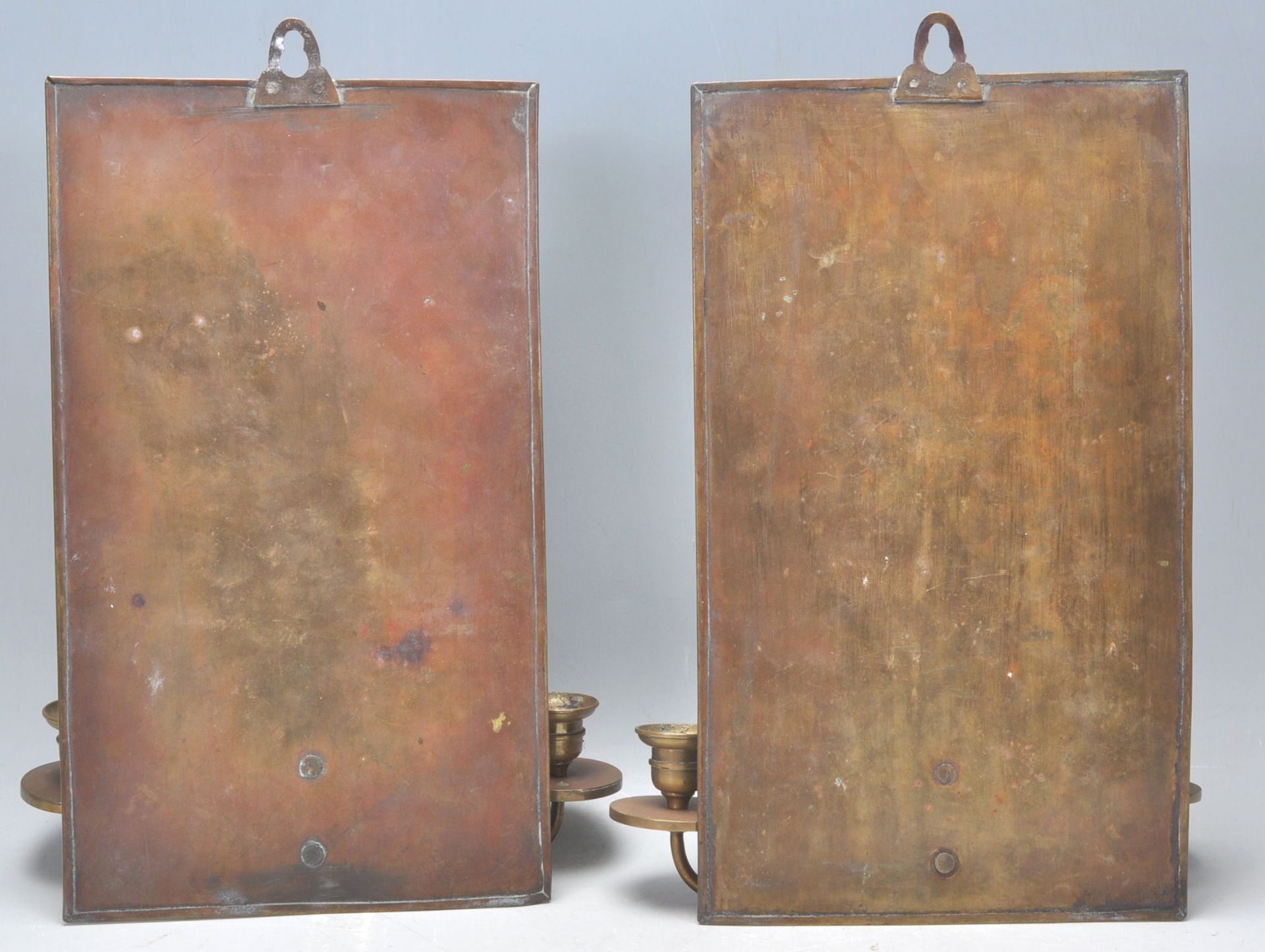 A pair of late 19th Century Victorian Aesthetic movement Arts and Crafts wall mounting brass - Bild 8 aus 8