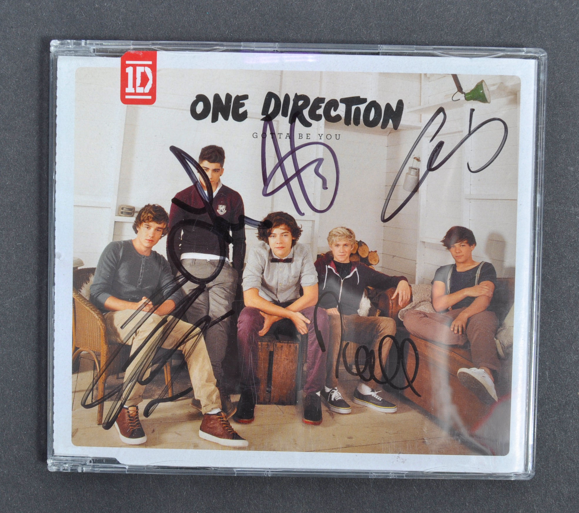 ONE DIRECTION - AUTOGRAPHED CD BY ALL MEMBERS