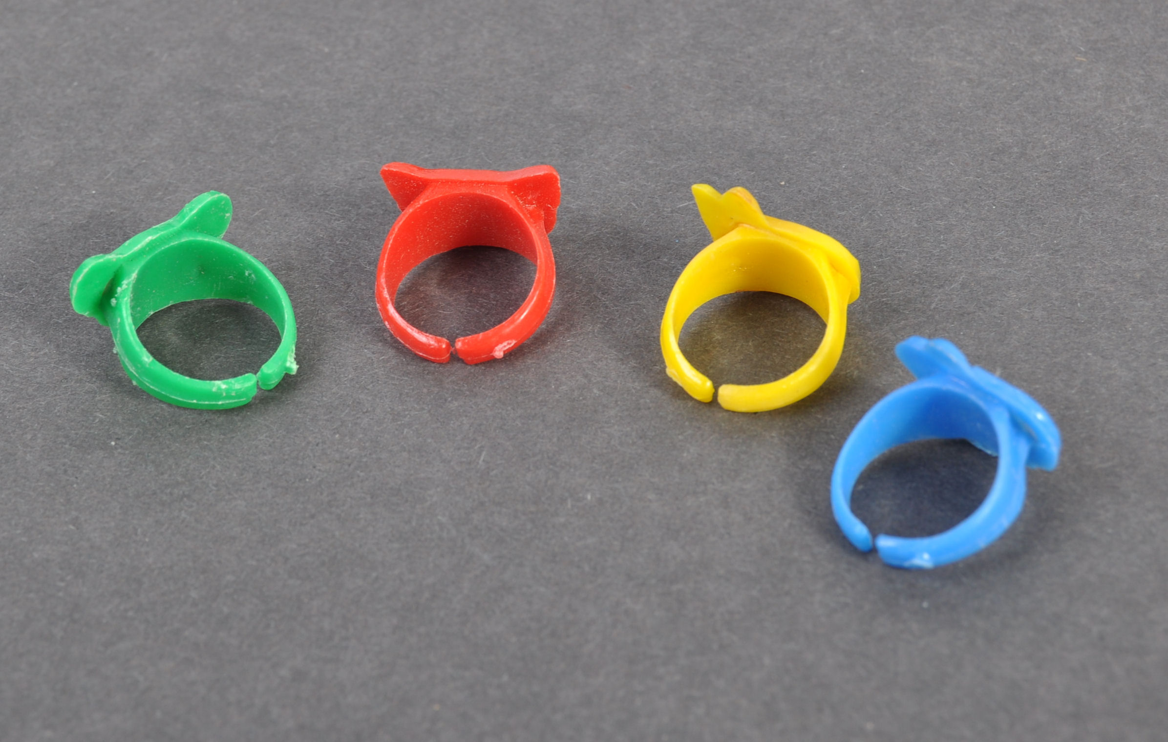 THE BEATLES - RARE SET OF GUMBALL PLASTIC FINGER RINGS - Image 5 of 5