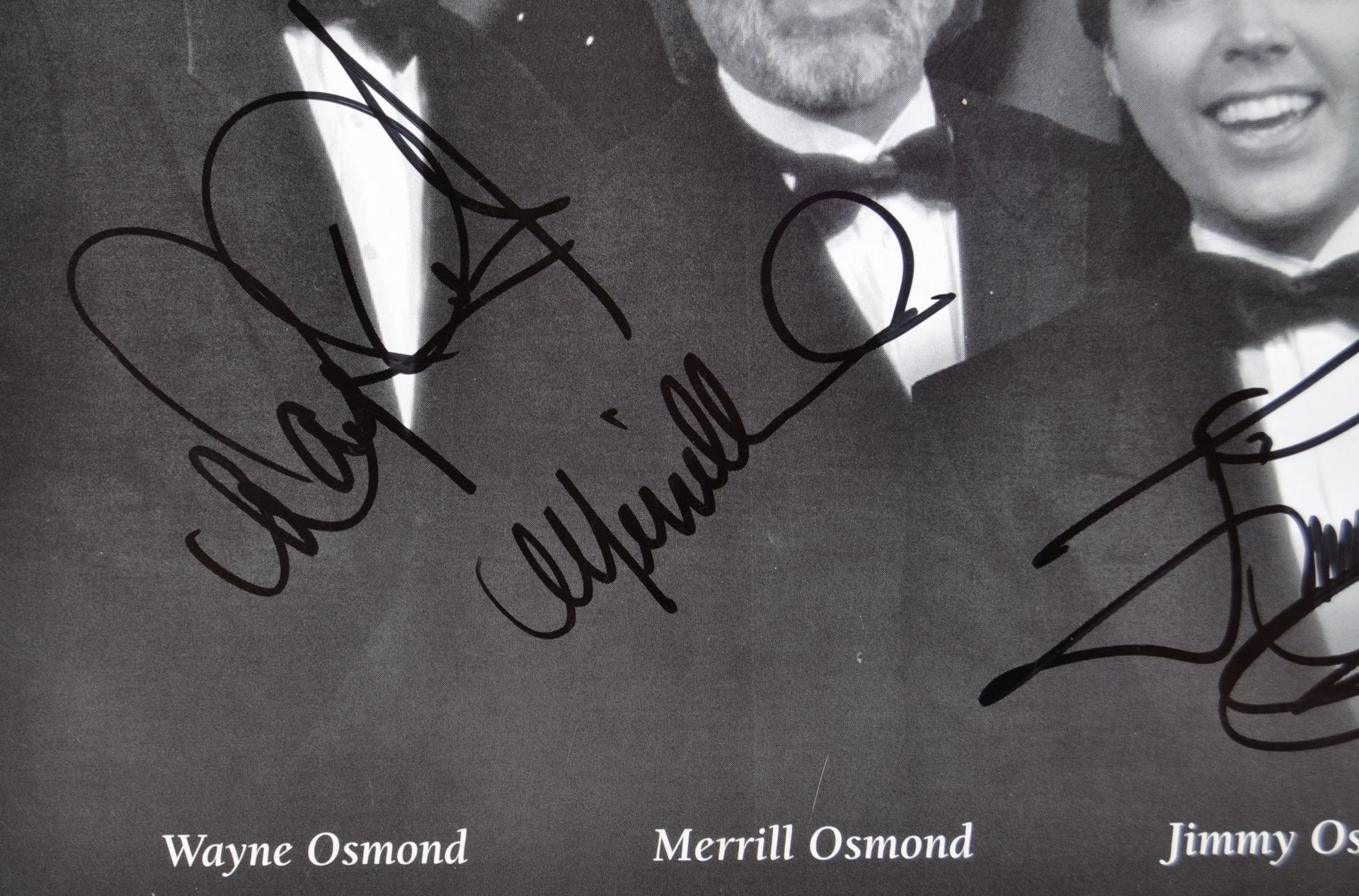 THE OSMONDS - MULTI-SIGNED AUTOGRAPHED PHOTOGRAPH - Bild 3 aus 4