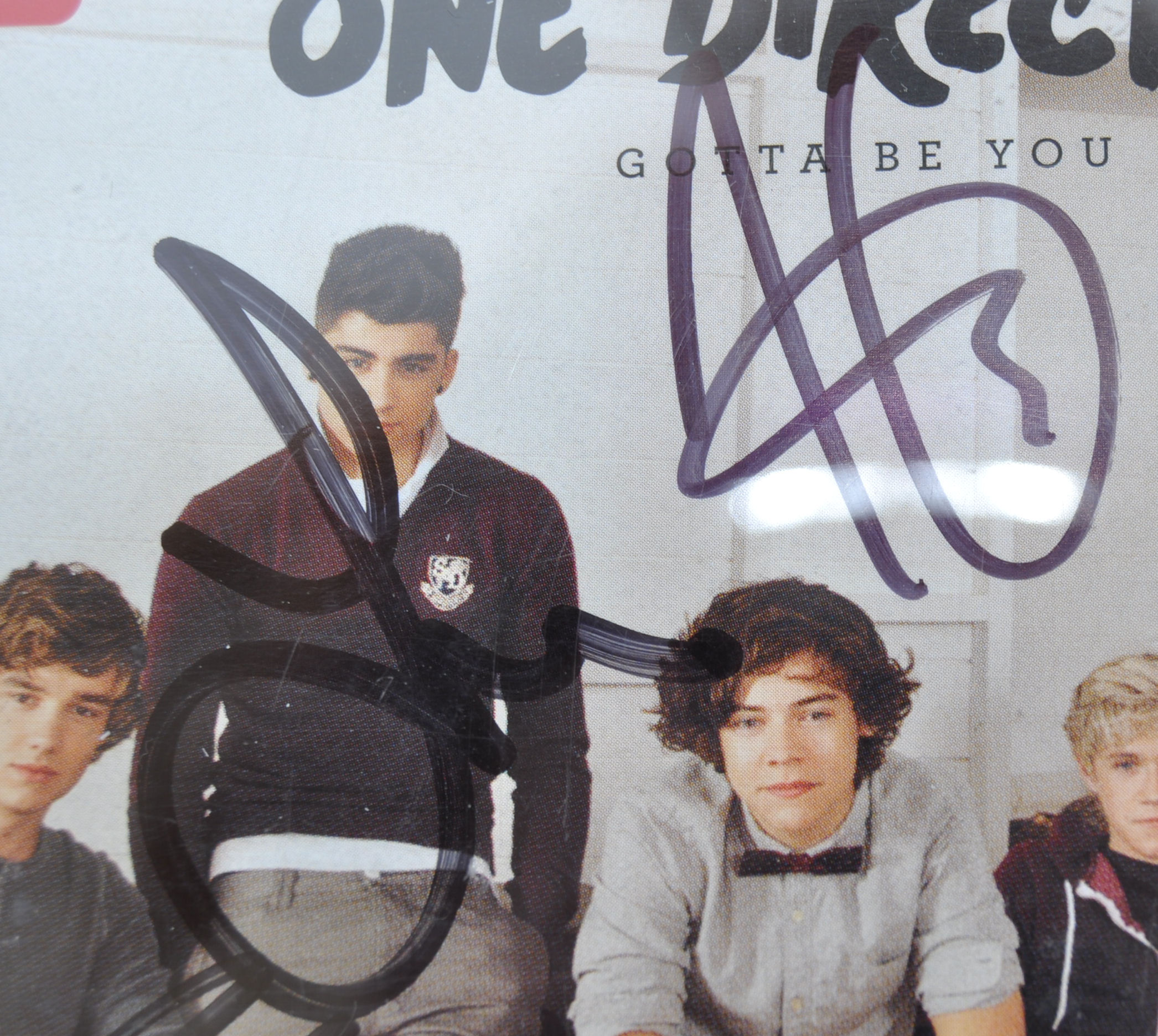 ONE DIRECTION - AUTOGRAPHED CD BY ALL MEMBERS - Image 2 of 7