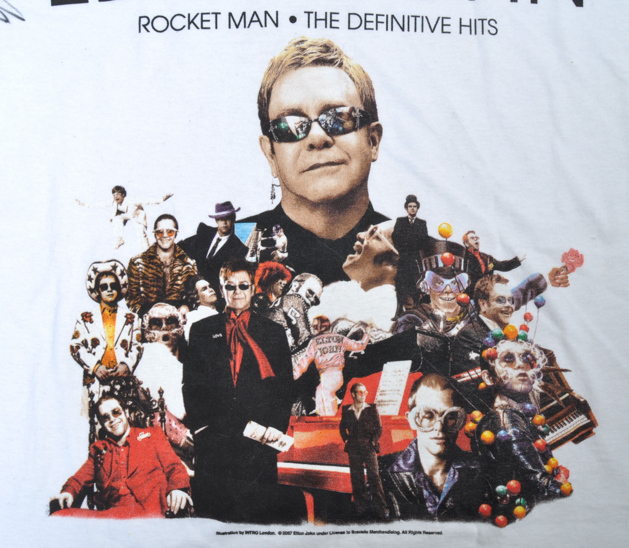 ELTON JOHN - RARE AUTOGRAPHED 2008 TOUR SHIRT - Image 6 of 7