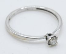 A stamped 375 white gold and diamond solitaire rin