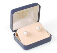 A good pair of 9ct gold and cultured pearl earring