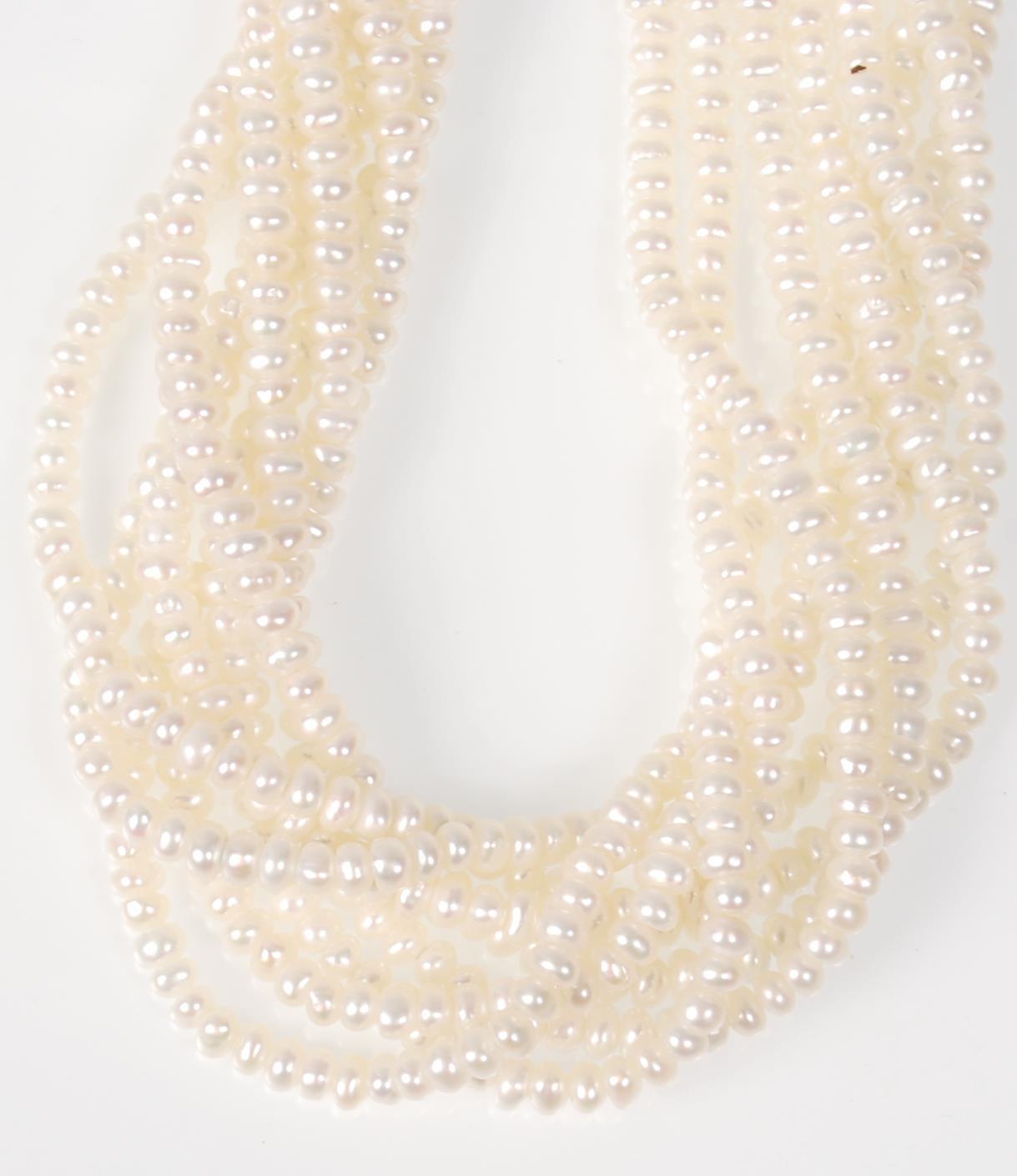 A good quality ladies eight strand pearl necklace - Image 5 of 9