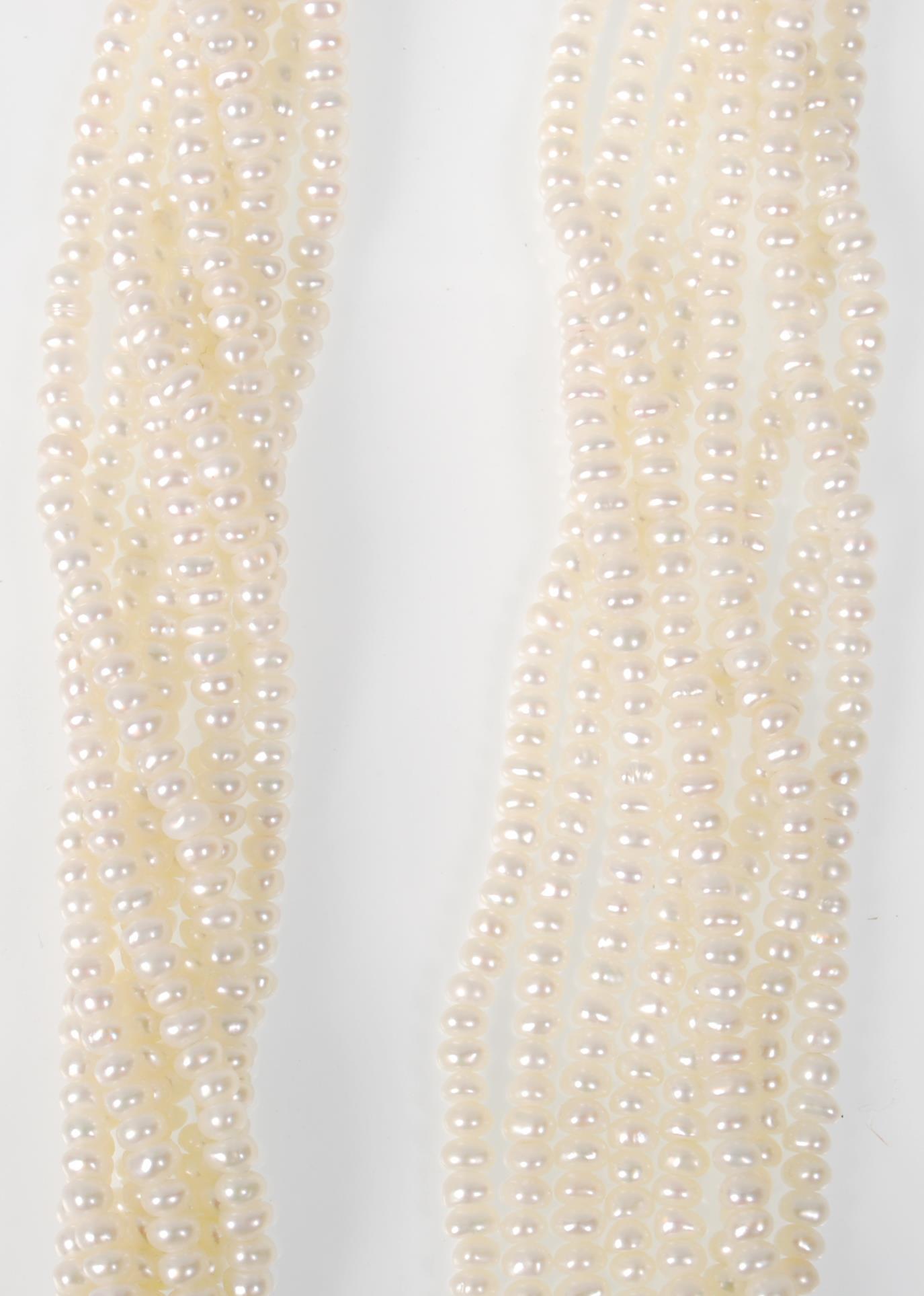 A good quality ladies eight strand pearl necklace - Image 4 of 9