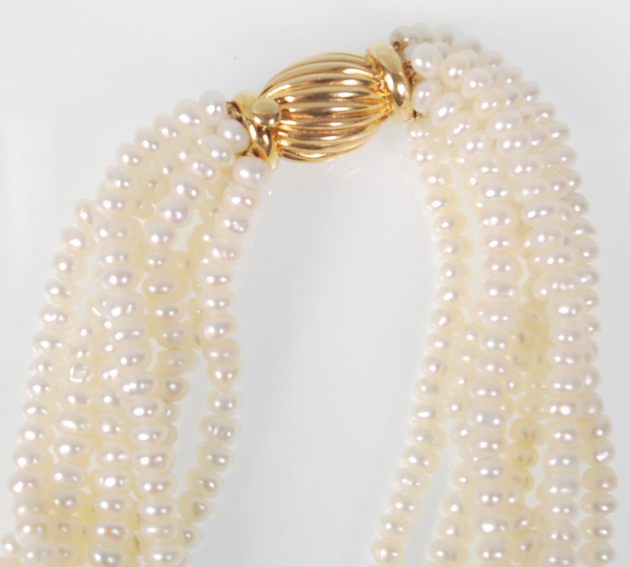 A good quality ladies eight strand pearl necklace - Image 3 of 9