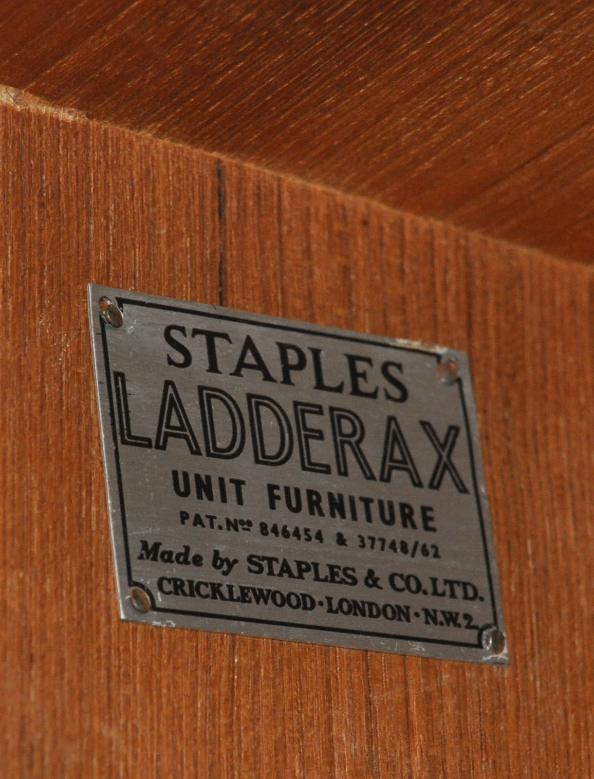 ROBERT HEAL FOR STAPLES MID CENTURY 3 BAY LADDERAX SYSTEM - Image 7 of 7