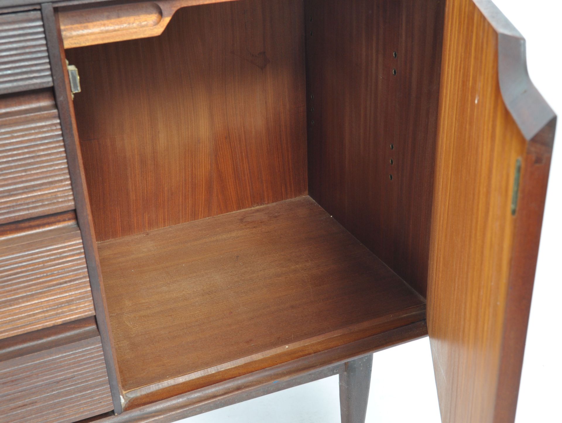 RICHARD HORNBY FOR HEALS OF LONDON TEAK WOOD CREDENZA - Bild 6 aus 7