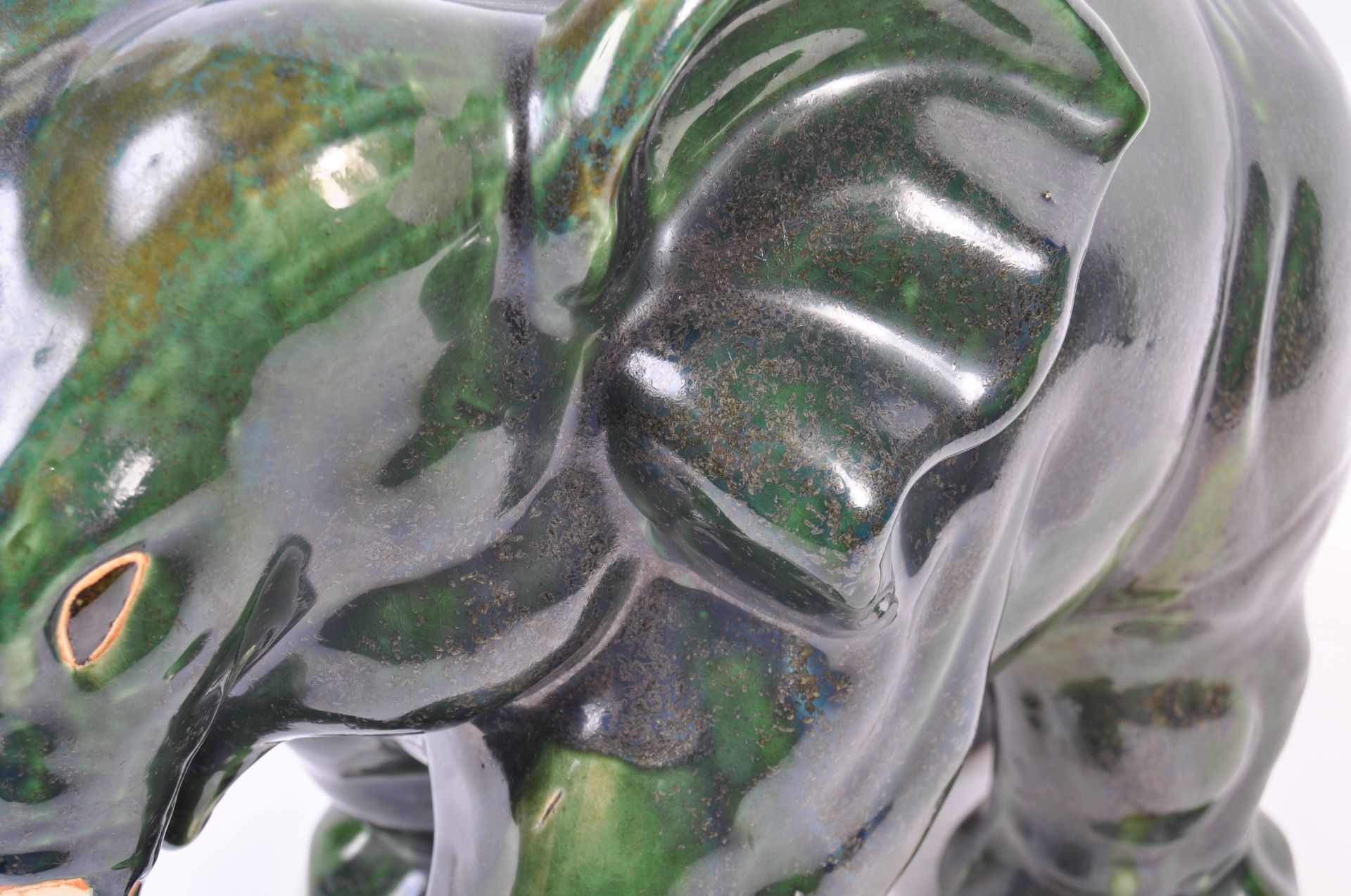 RETRO 1970'S GREEN FLAMBE TYPE GLAZED ELEPHANT FIGURINE - Bild 6 aus 7