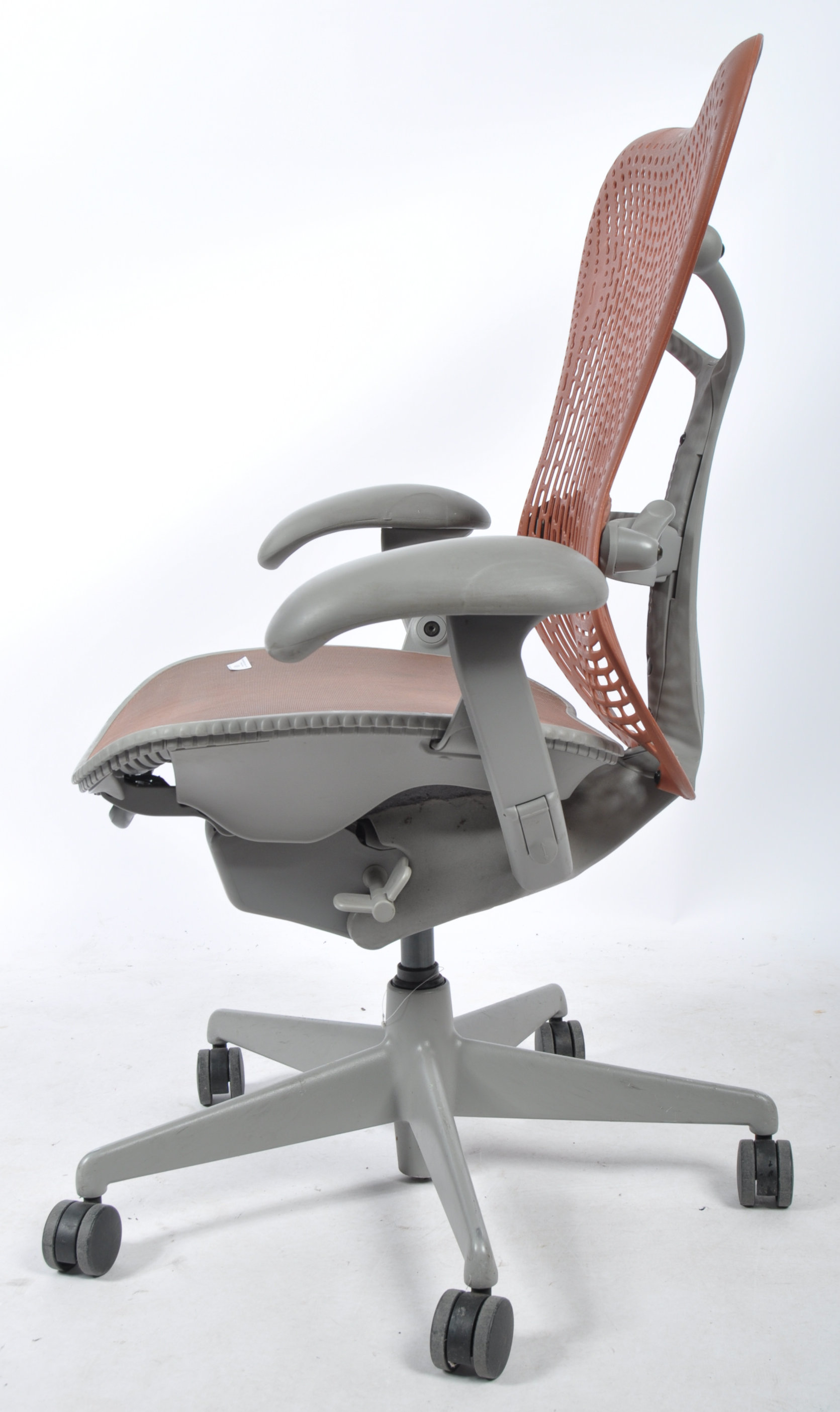 HERMAN MILLER MIRRA 2 SWIVEL DESK CHAIR BY STUDIO 7.5 - Image 6 of 8