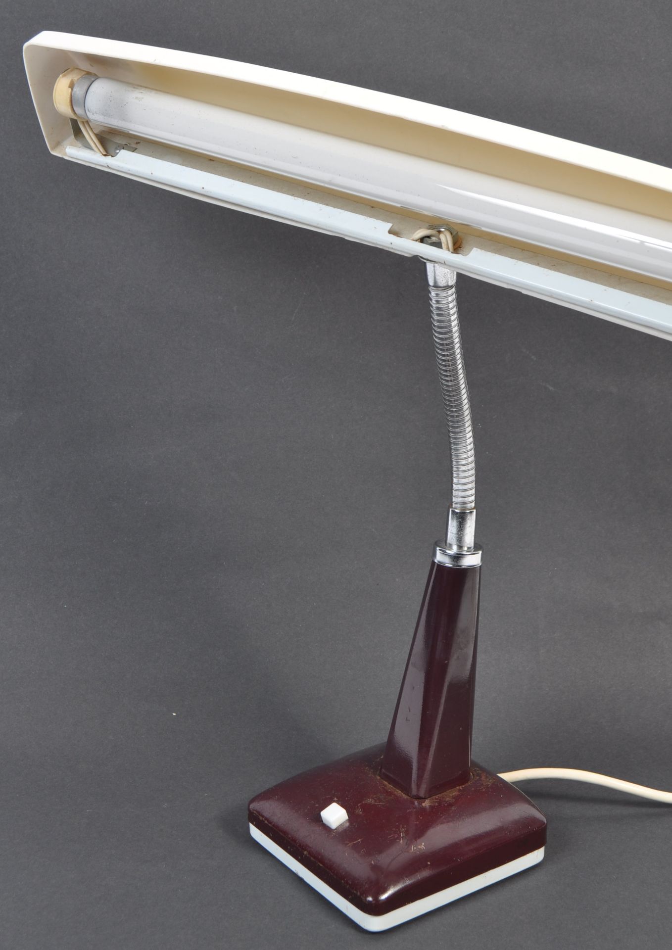 1970'S RETRO PLASTIC TWO TONE COLOURWAY BANKERS DESK LAMP - Bild 2 aus 7