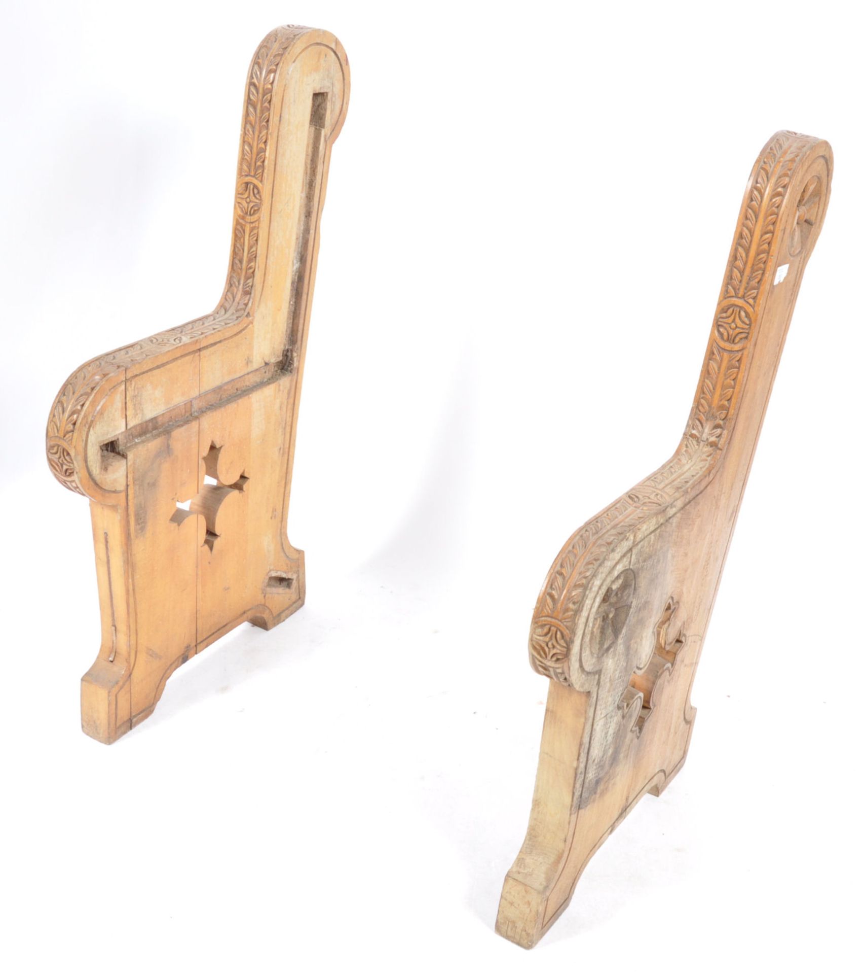 PAIR OF CARVED ANGLO COLONIAL CHURCH PEW BENCH ENDS - Bild 2 aus 5