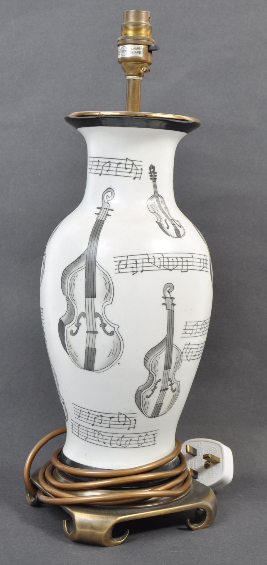 RETRO 20TH CENTURY POTTERY TABLE LAMP WITH MUSICAL DESIGN