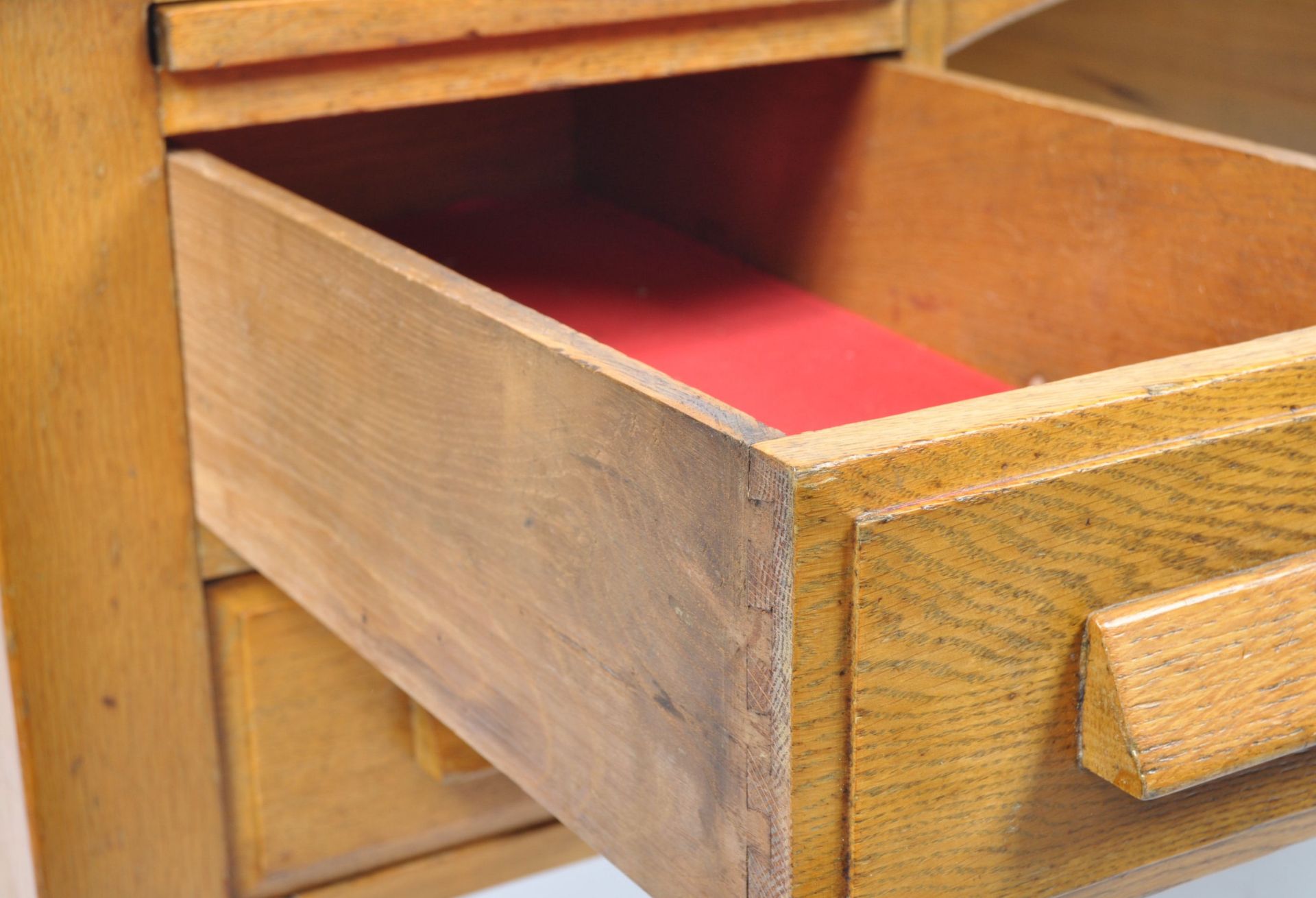 MID CENTURY INDUSTRIAL SCHOOL HONEY OAK TWIN PEDESTAL DESK - Bild 4 aus 6