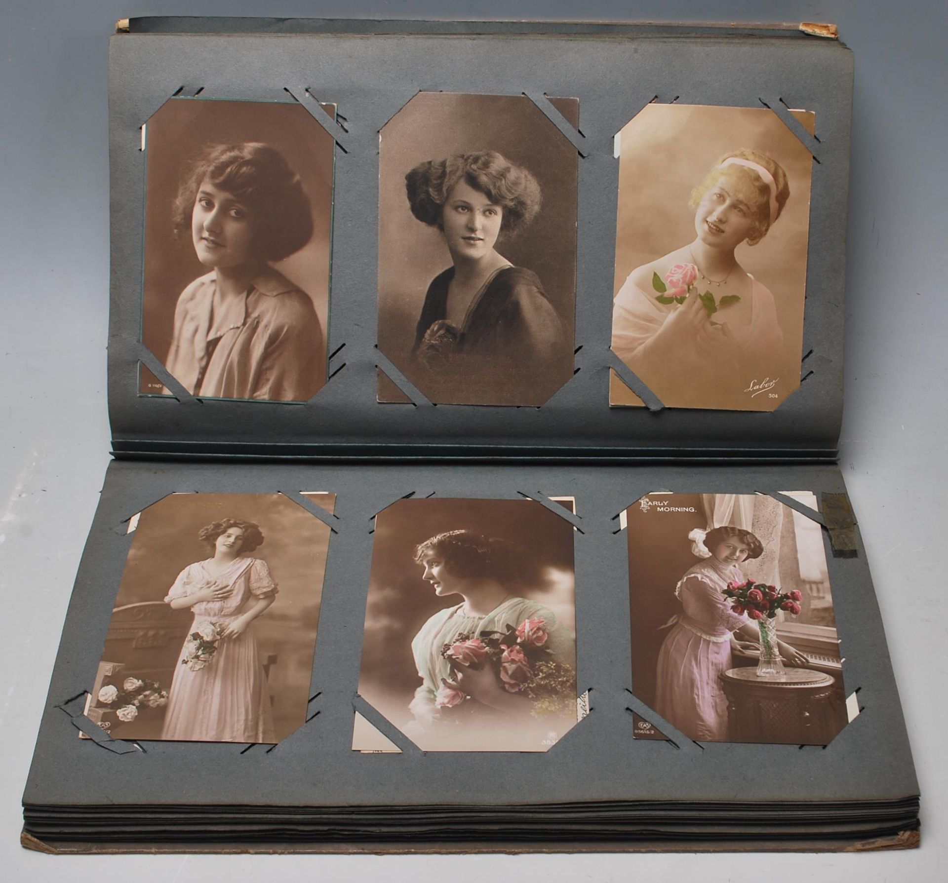 YOUNG LADIES on Postcards. 282 cards, mostly circa Edwardian in contemporary album with Art - Bild 8 aus 10