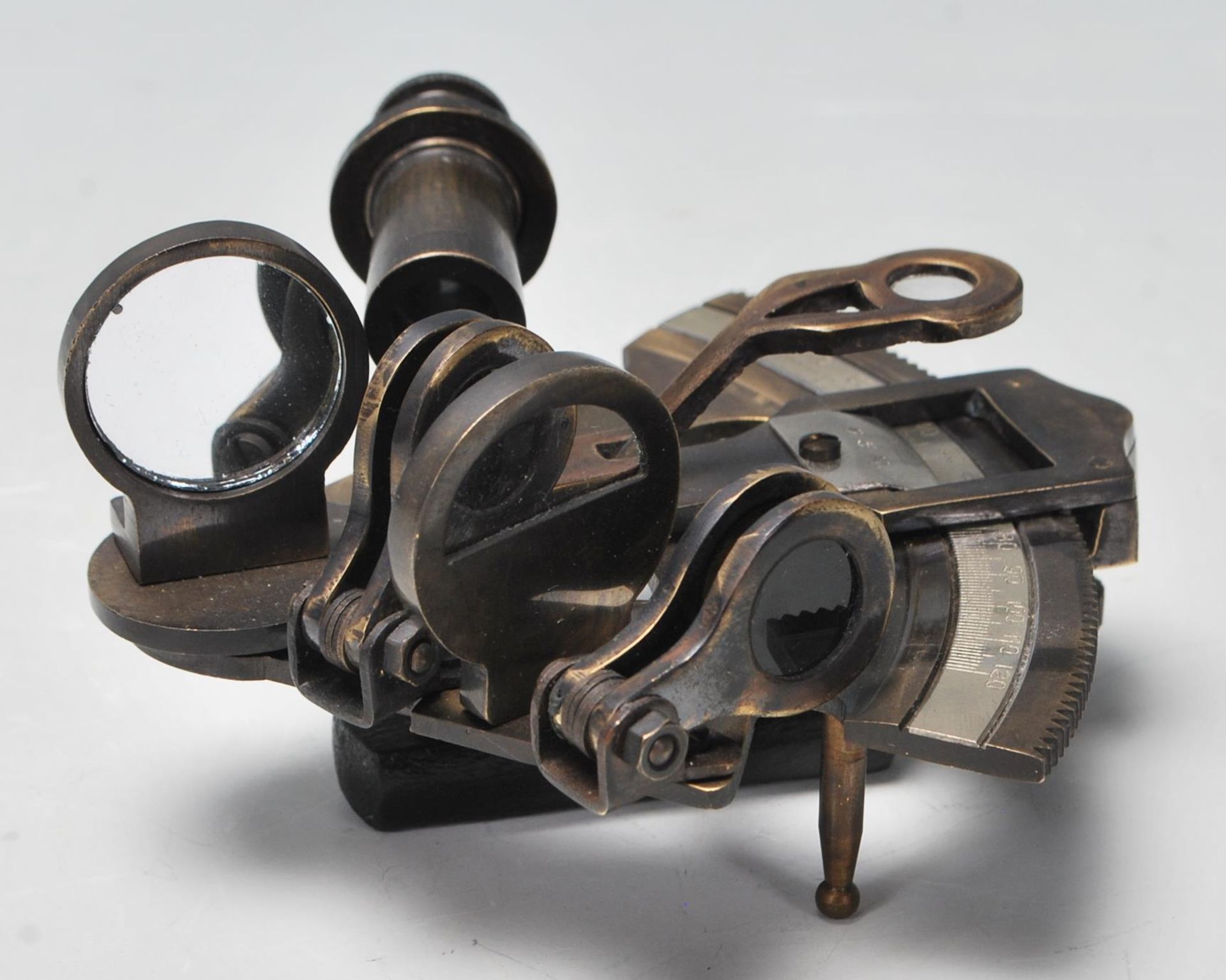 A 20th Century brass ships sextant having a wooden handle with a sighting telescope and horizon - Bild 3 aus 6