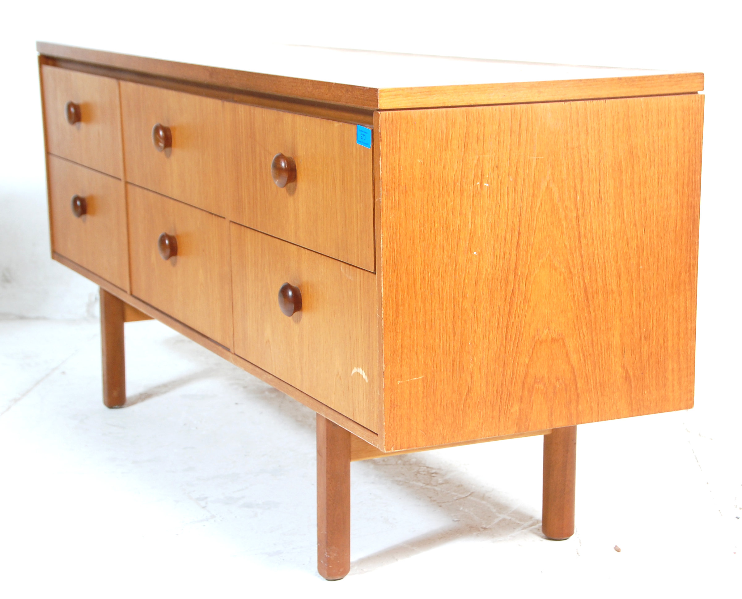 A retro vintage mid 20th Century teak danish influenced  cresenza sideboard. Of low and wide form - Bild 8 aus 8