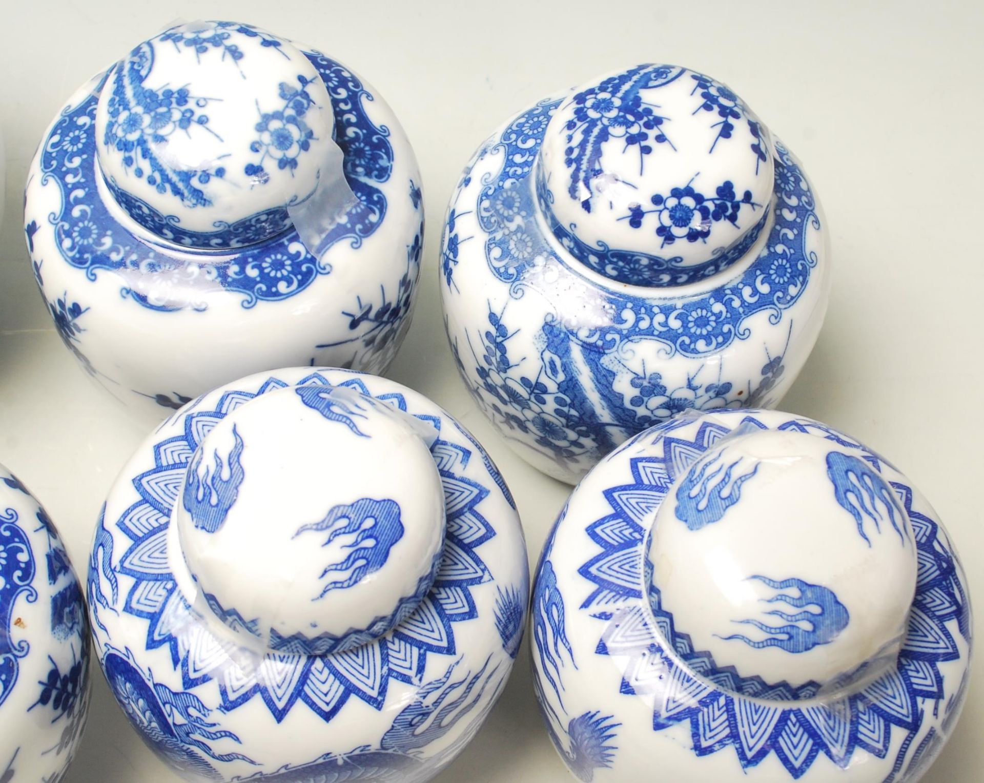 A collection of fifteen 20th Century Chinese blue and white printed ginger jars to include a good - Bild 10 aus 14