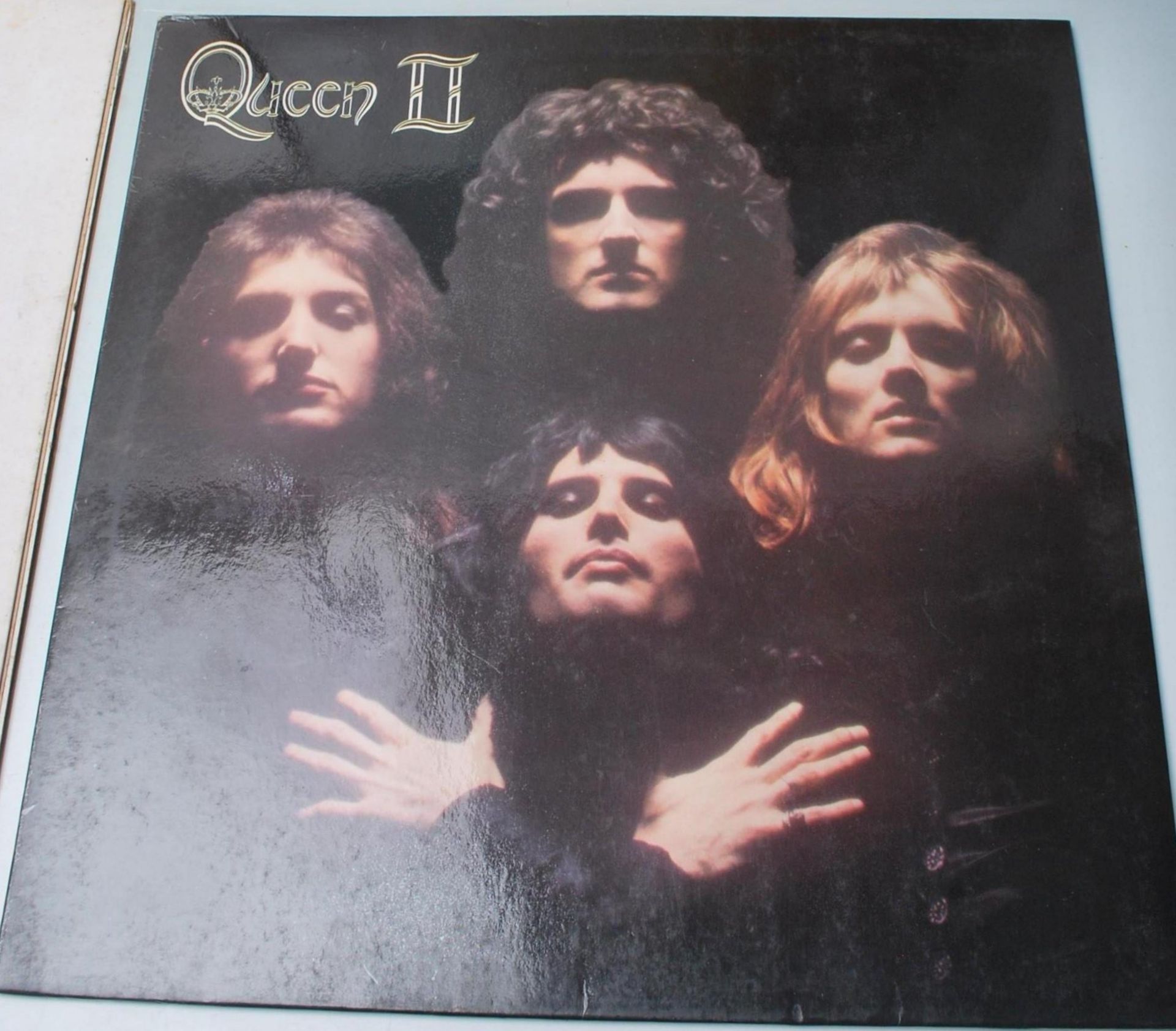 A group of six vinyl long play LP vinyl Record albums by Queen to include Queens first album (VG), - Bild 5 aus 7