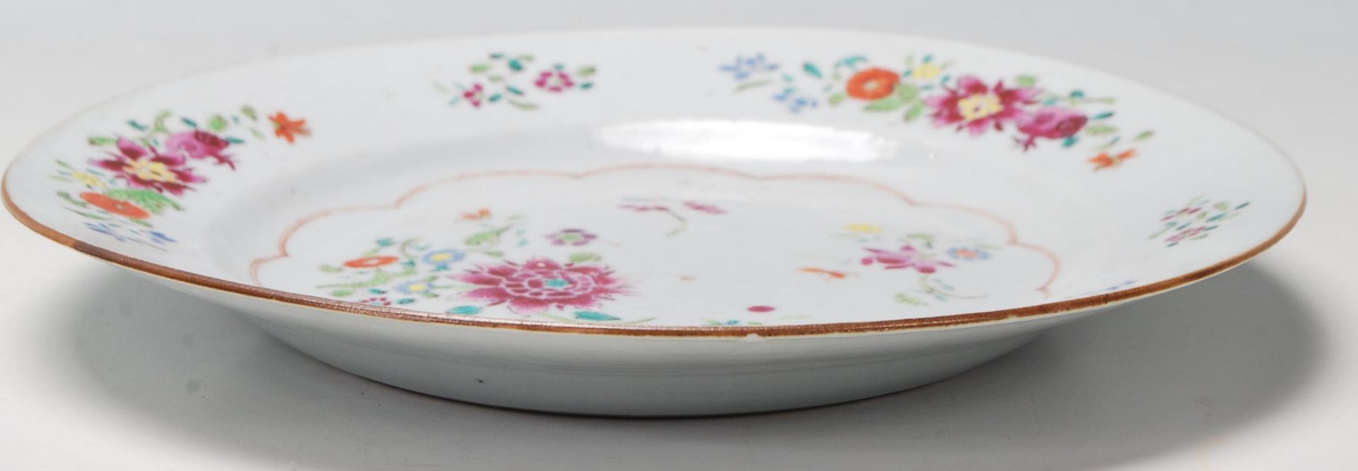 A 18th century Chinese Qianlong antique porcelain plate, decorated in the Wucai five colour - Bild 6 aus 7