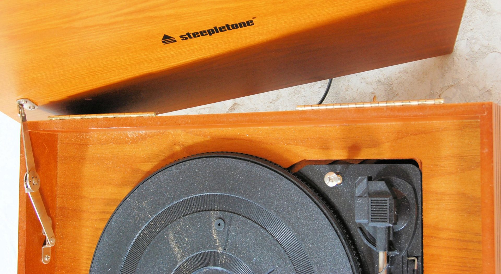 A vintage retro wooden effect Hi Fi stereo system by Steepletone with a black grill and facia. - Bild 8 aus 11