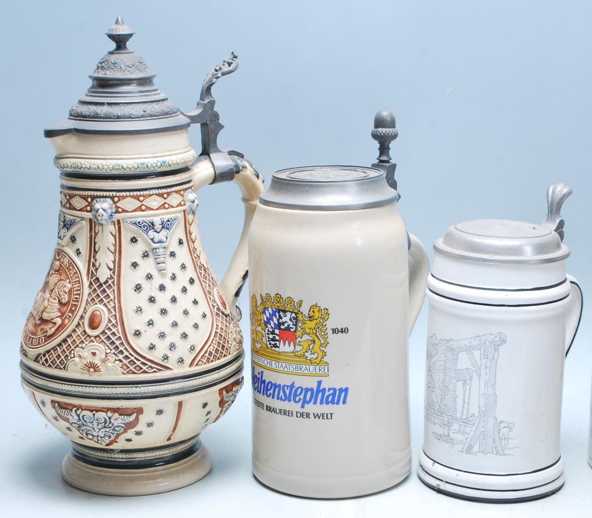 A large collection of German blue and grey stoneware jugs and beer steins, some having pewter - Bild 11 aus 14