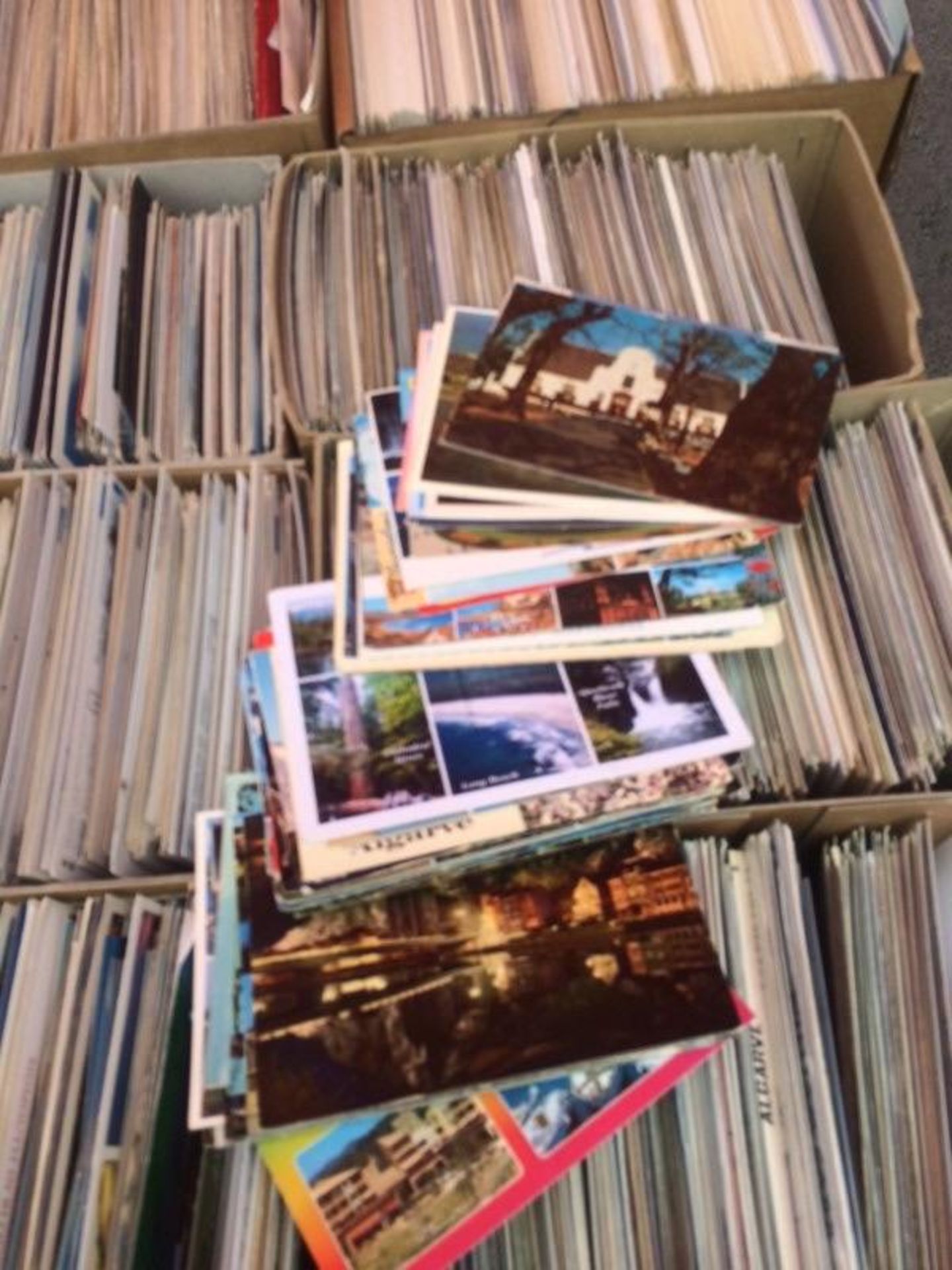 POSTCARDS - an impressive colossal collection of circa 30,000 cards, unsorted in x36 shoebox size - Bild 3 aus 10