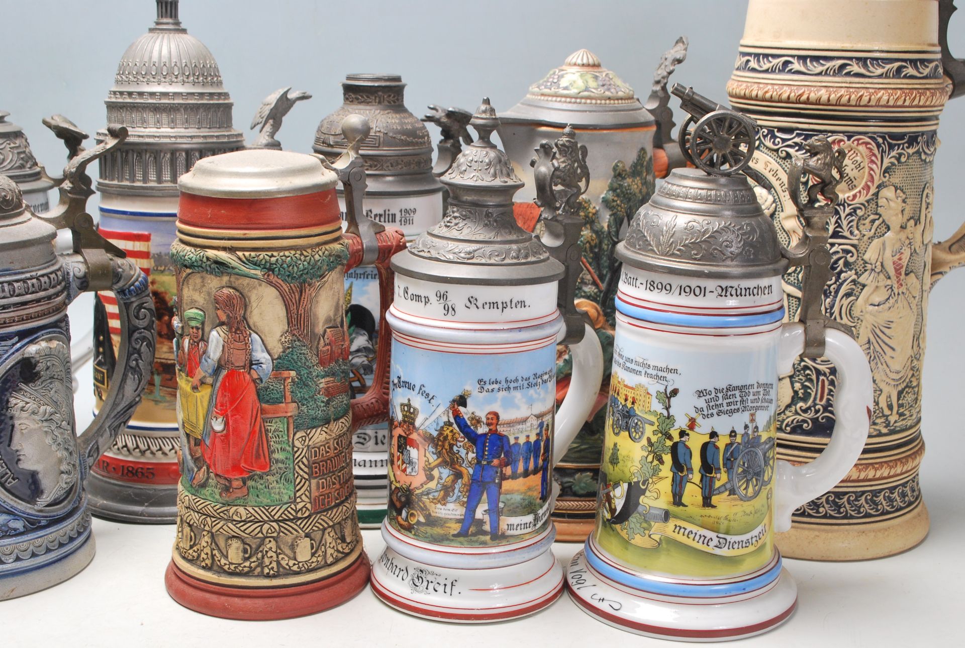 A collection of 20th Century German ceramic stein drinking glasses, each having raised polychrome - Bild 4 aus 7