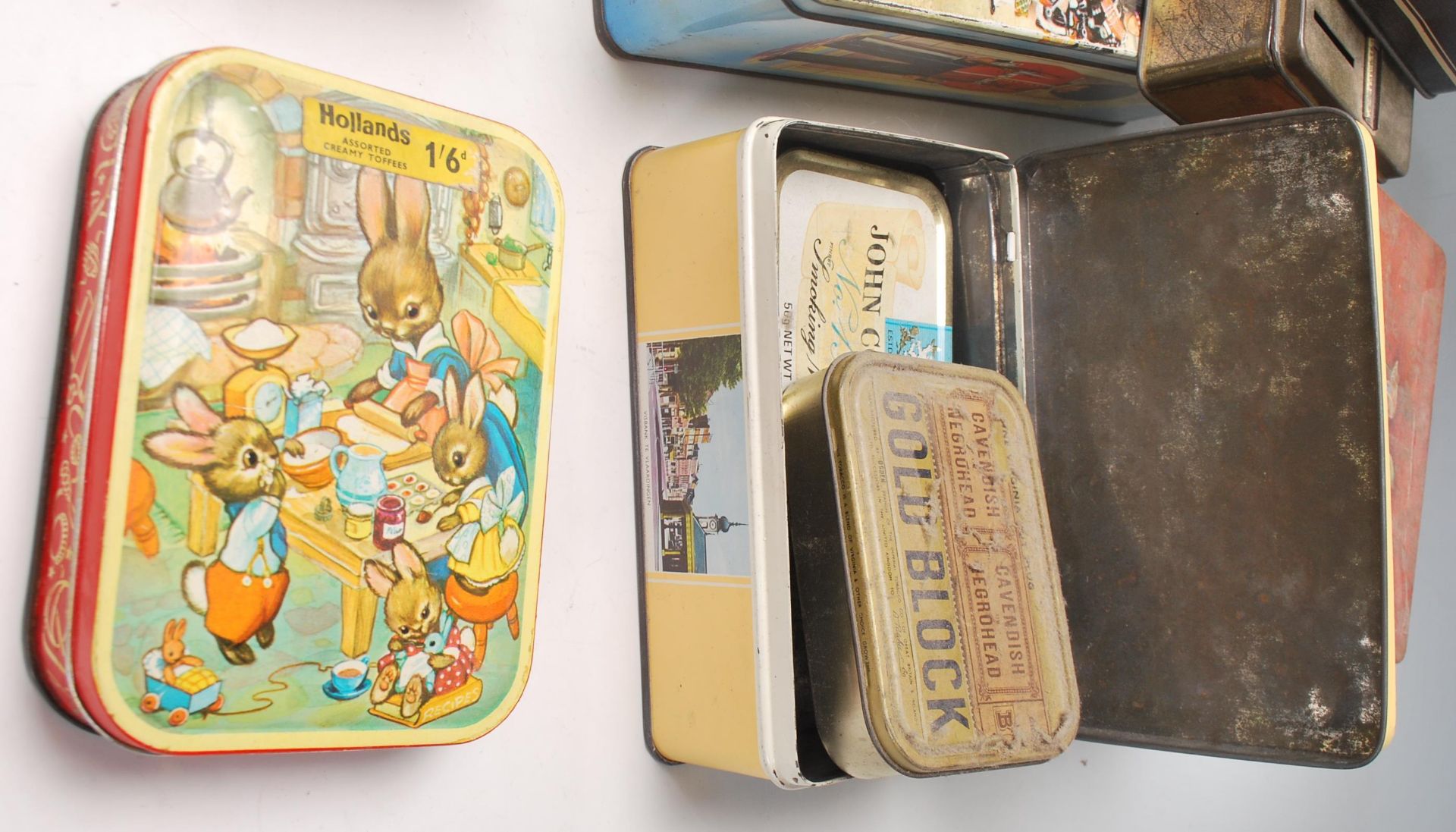 A large collection of vintage mid 20th Century metal advertising tins, biscuits tins, tobaccos - Bild 13 aus 14