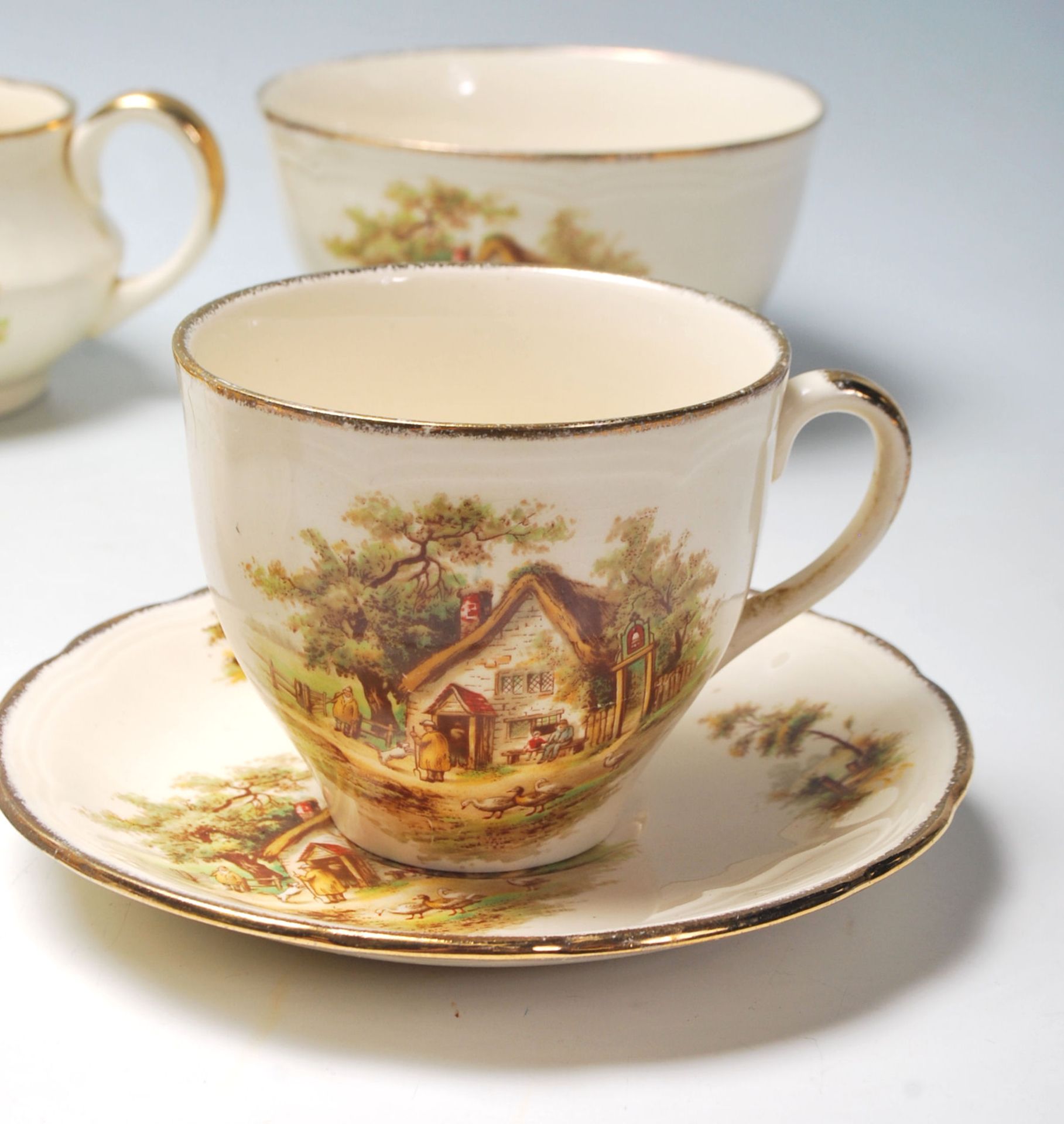 An early 20th century Alfred Meakin English tea service to include six cups, six saucers plates, a - Bild 2 aus 6