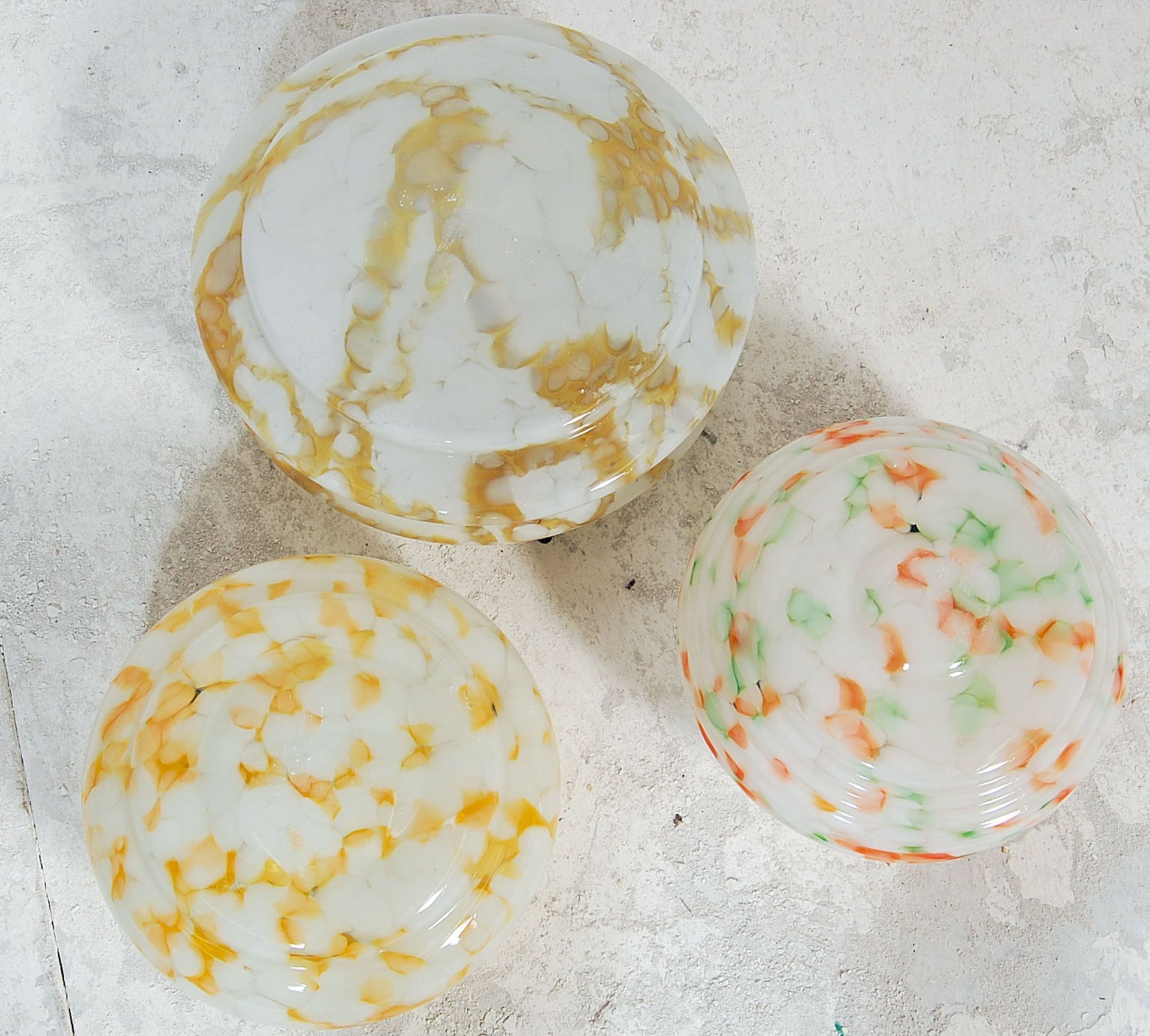 A collection of 3 vintage 1930s art deco coloured and frosted glass tutti frutti mottled glass - Bild 6 aus 6